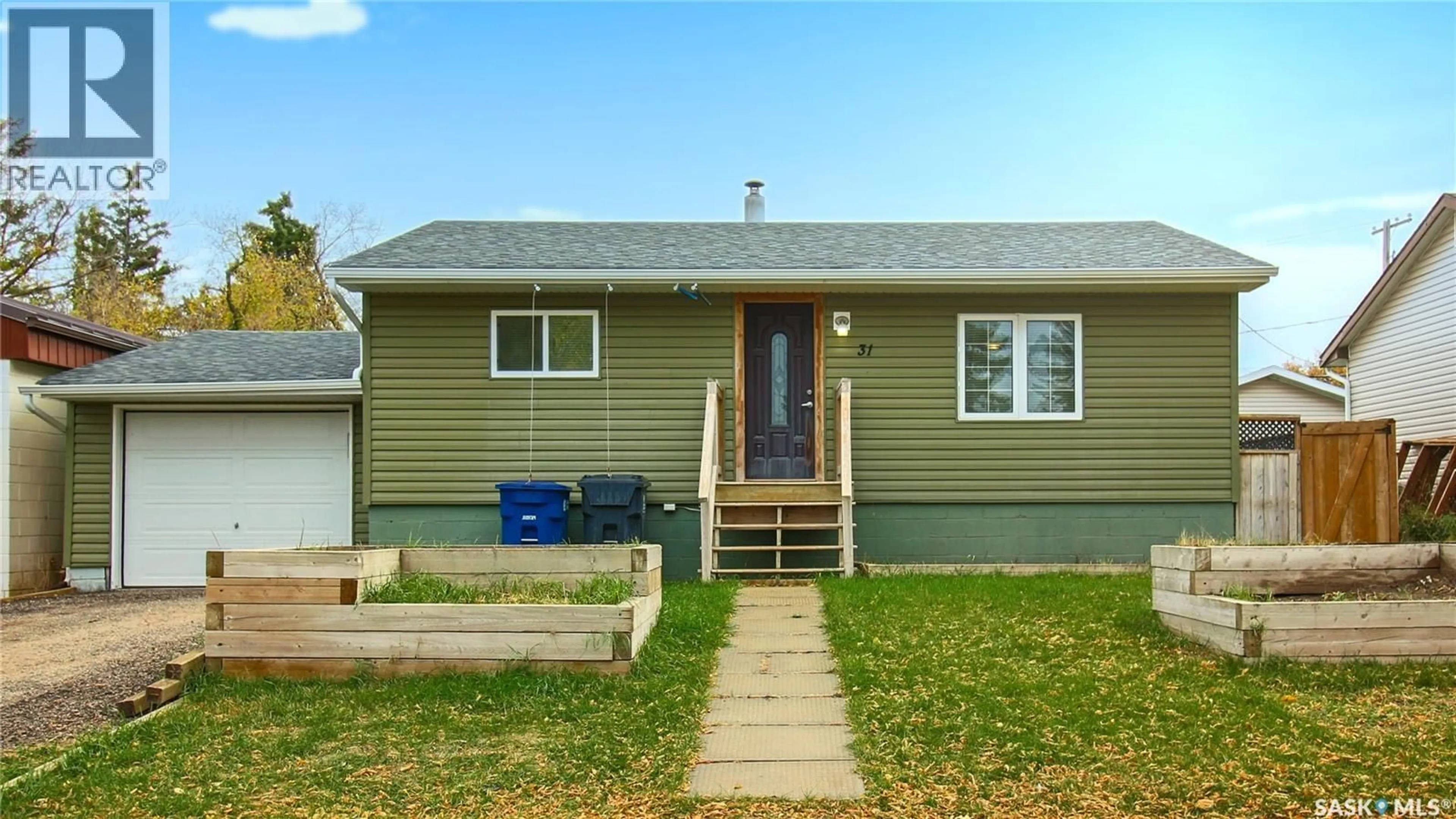 Home with vinyl exterior material, street for 31 JARVIS STREET, Qu'Appelle Saskatchewan S0G4A0