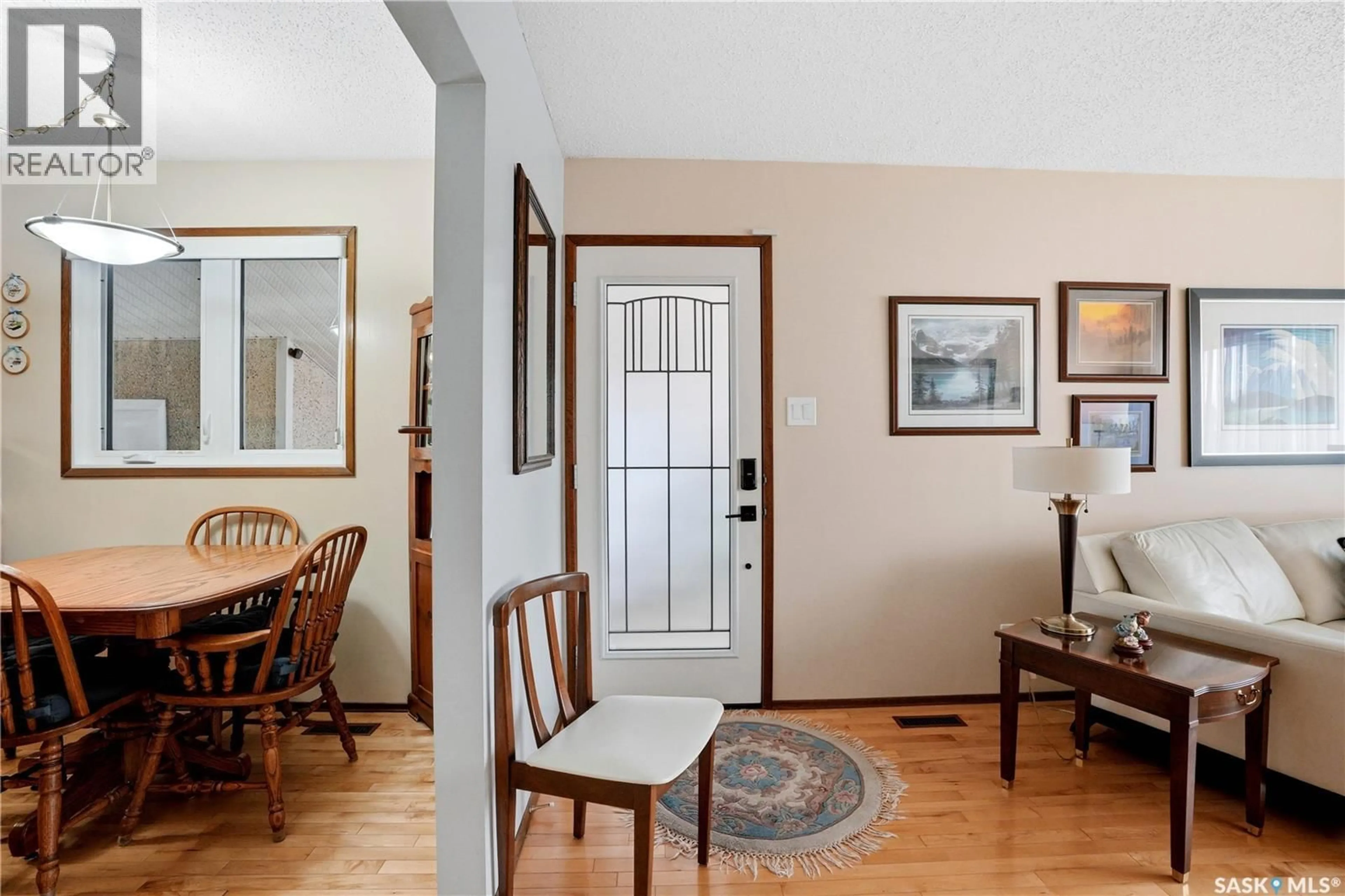 Indoor entryway for 3801 DIEFENBAKER DRIVE, Saskatoon Saskatchewan S7L5C6
