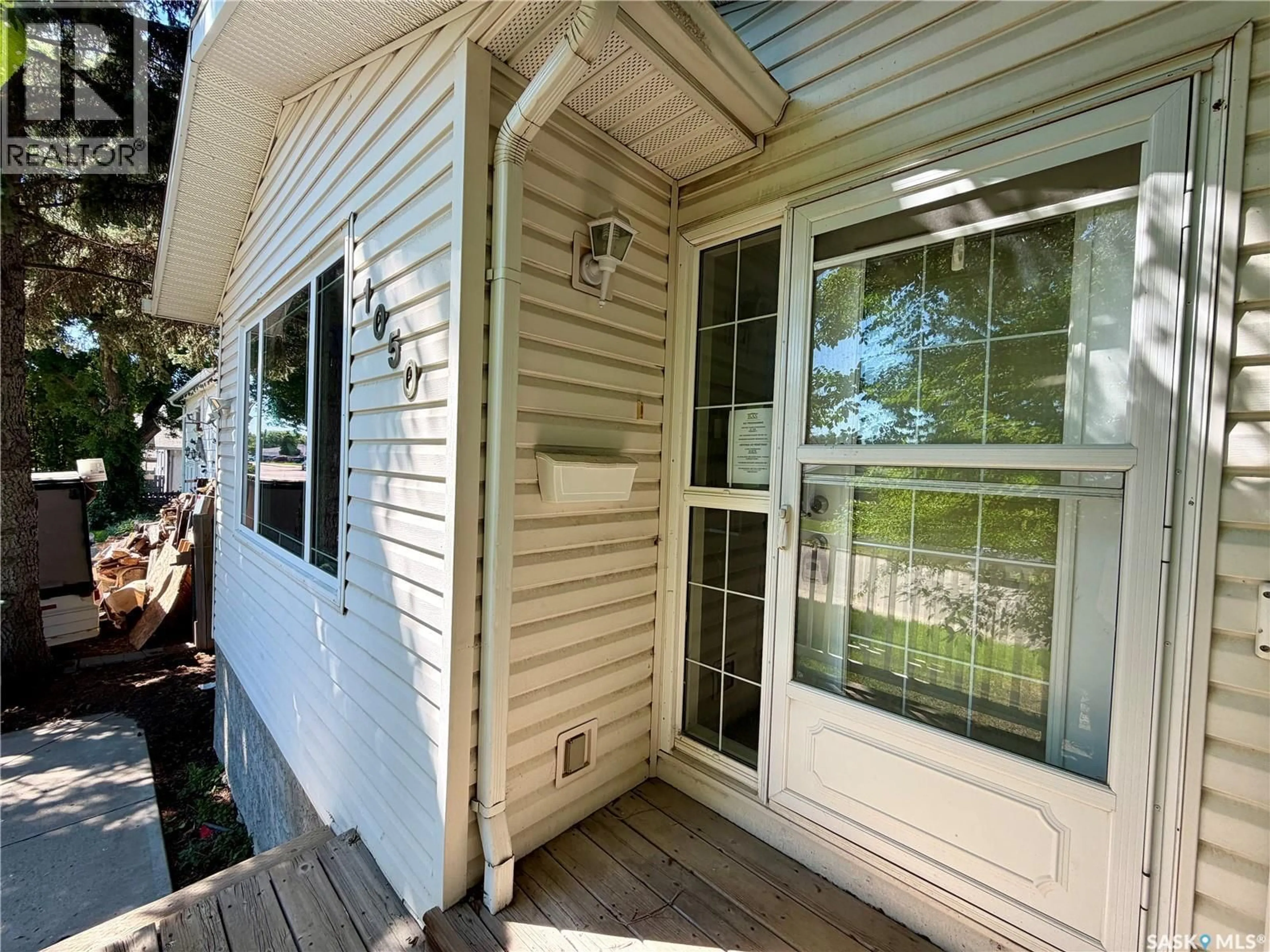 Home with vinyl exterior material, unknown for 1050 HOCHELAGA STREET, Moose Jaw Saskatchewan S6H2H9