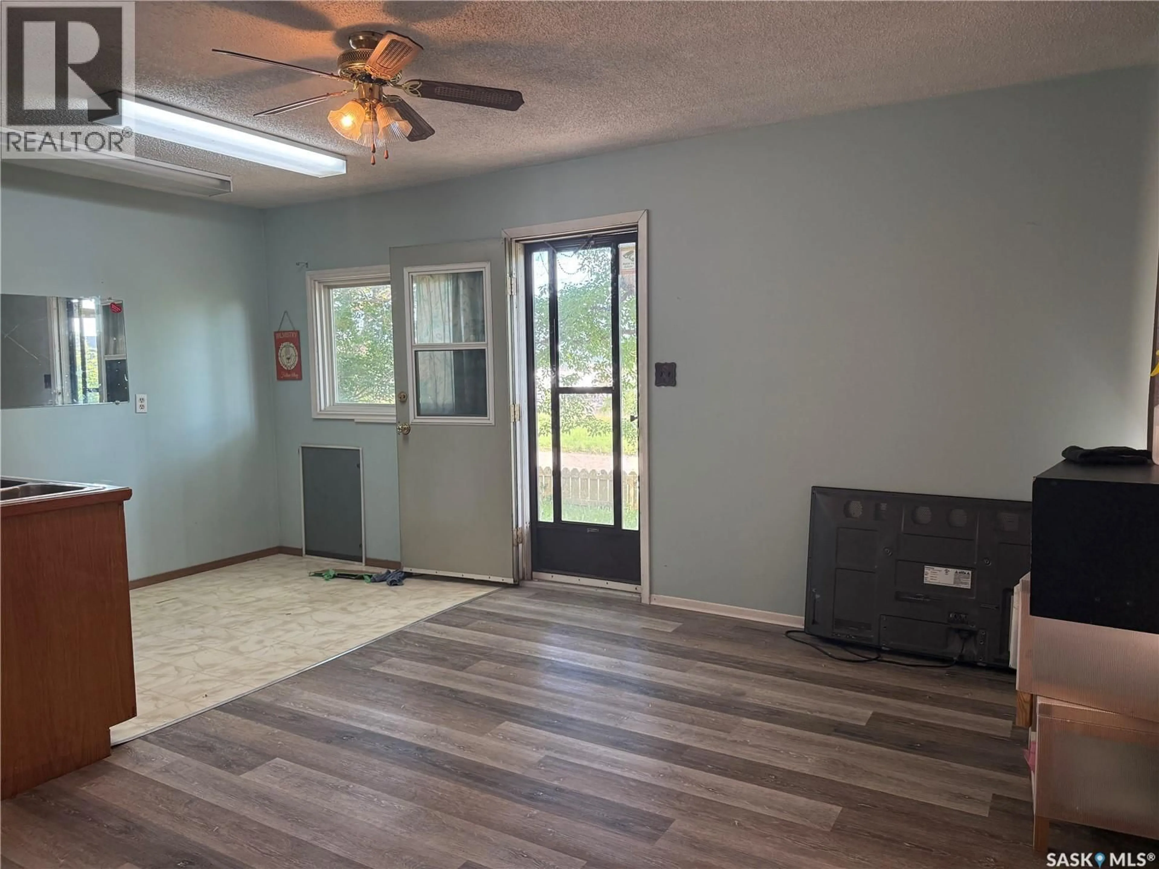 A pic of a room for 25 HOME STREET, Moose Jaw Saskatchewan S6H4X2