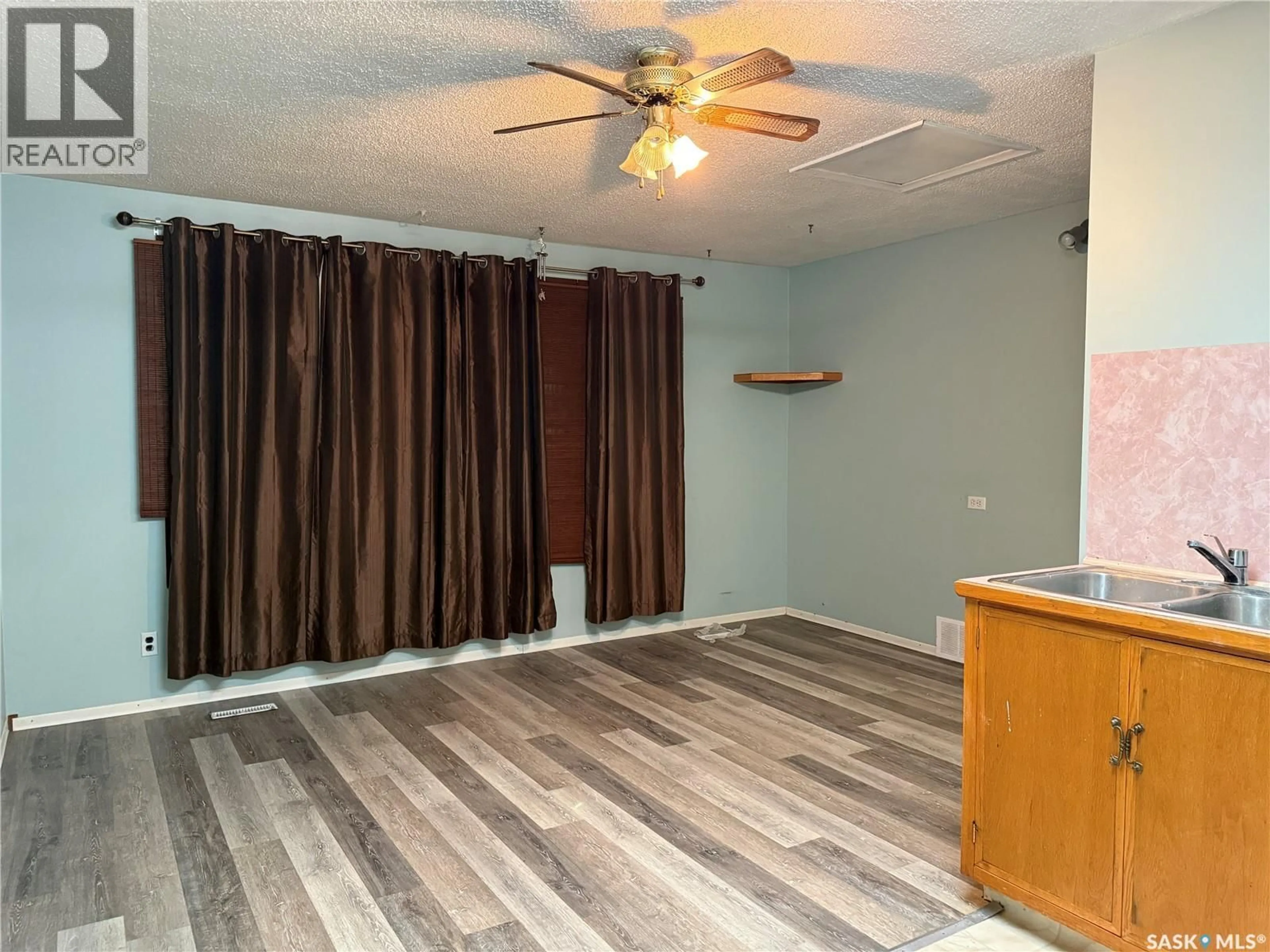 A pic of a room for 25 HOME STREET, Moose Jaw Saskatchewan S6H4X2