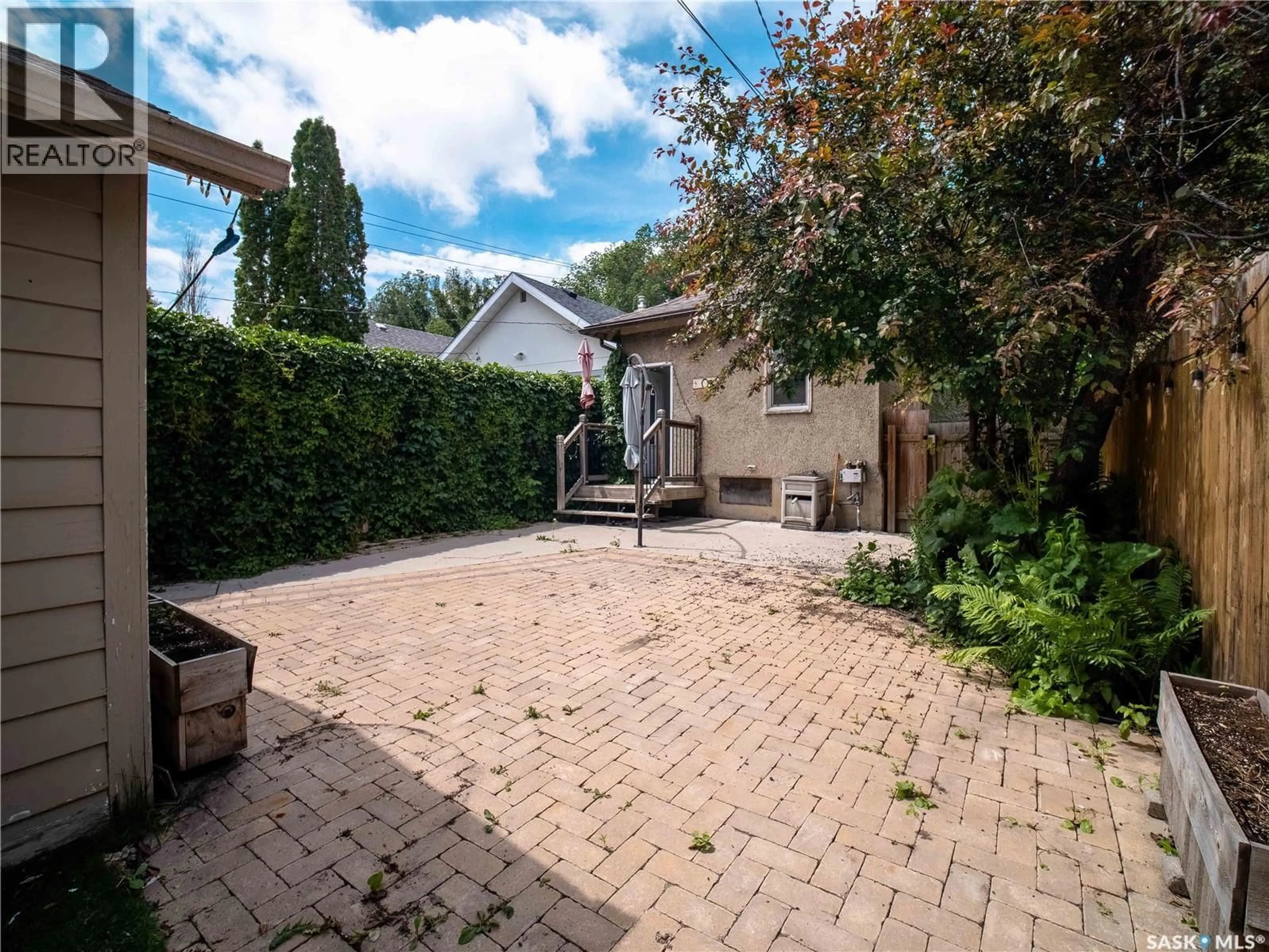 Patio, street for 916 6TH AVENUE, Saskatoon Saskatchewan S7K2T4