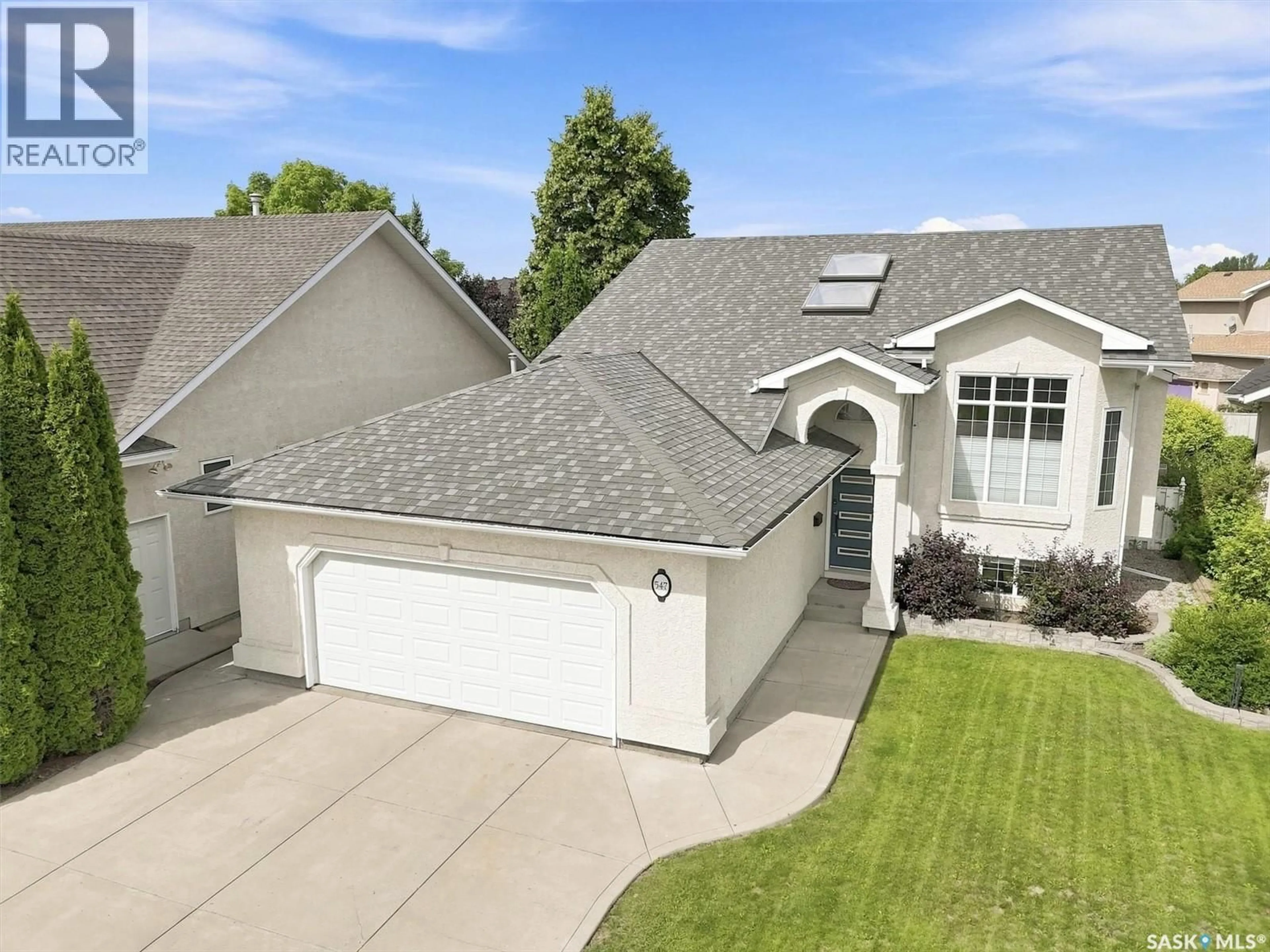 Home with vinyl exterior material, street for 547 BAYVIEW TERRACE, Saskatoon Saskatchewan S7V1V6