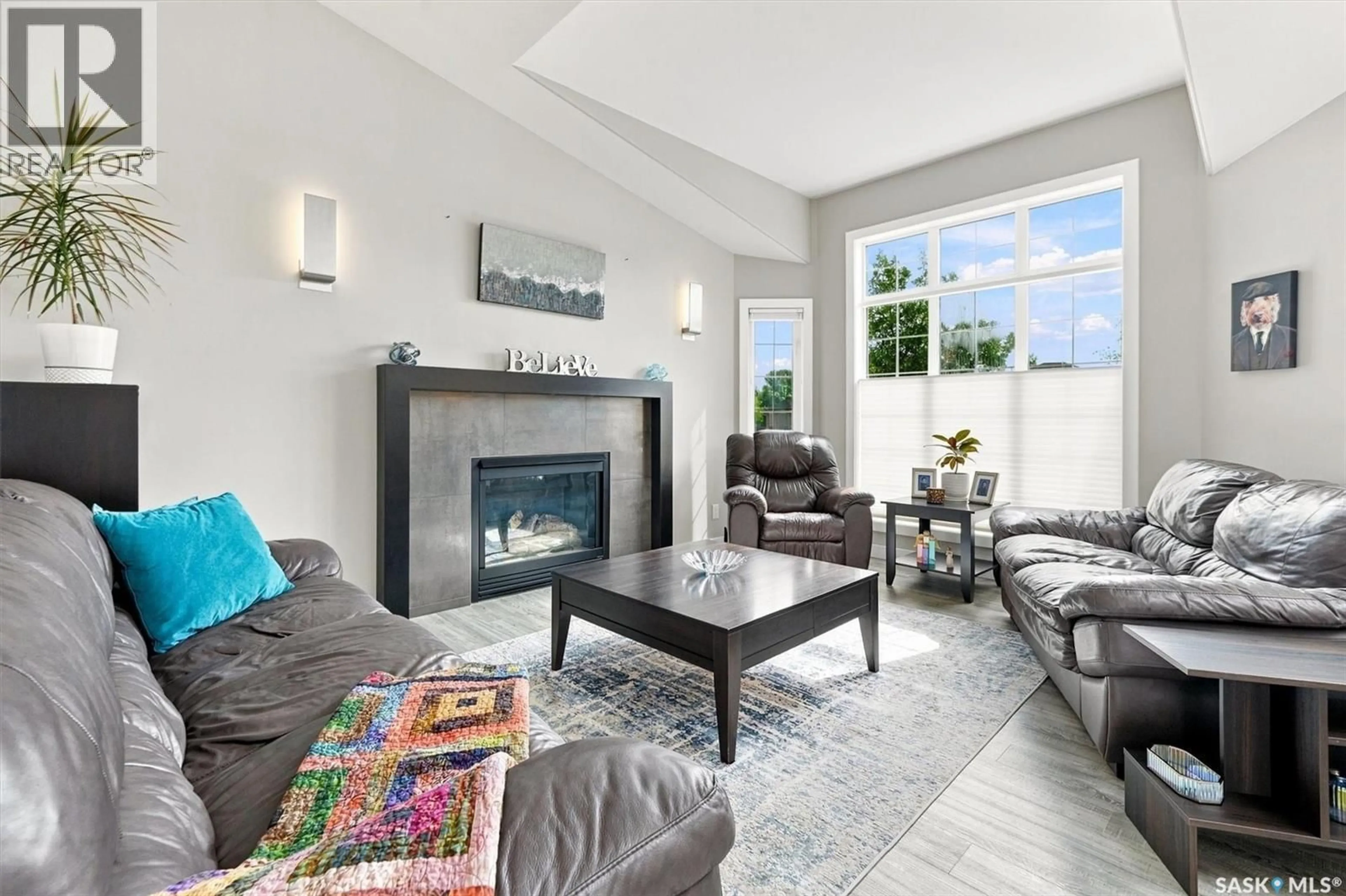 Living room with furniture, unknown for 547 BAYVIEW TERRACE, Saskatoon Saskatchewan S7V1V6