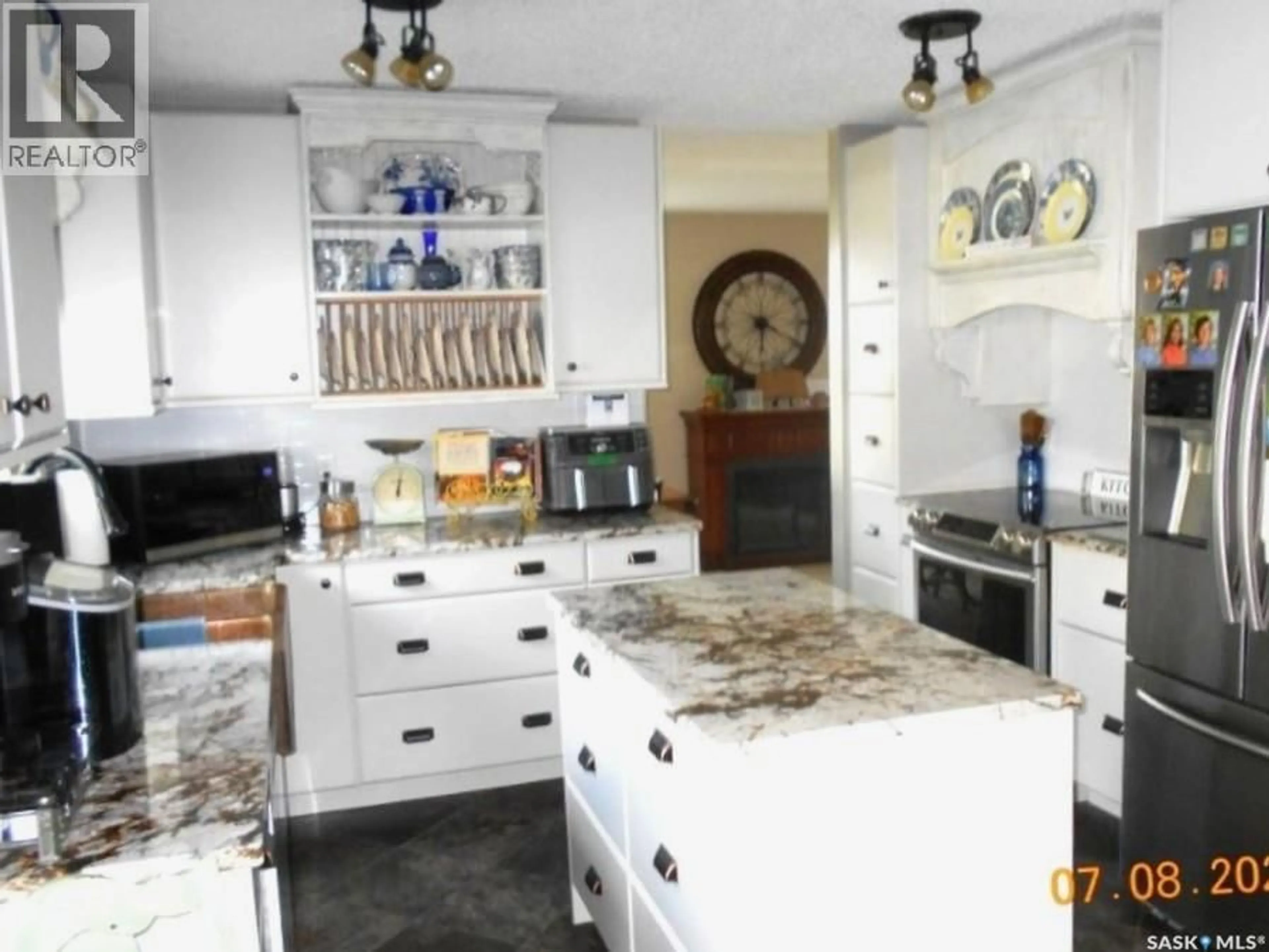 Open concept kitchen, ceramic/tile floor for KONECHNY ACREAGE, Corman Park Rm No. 344 Saskatchewan S0K1E0