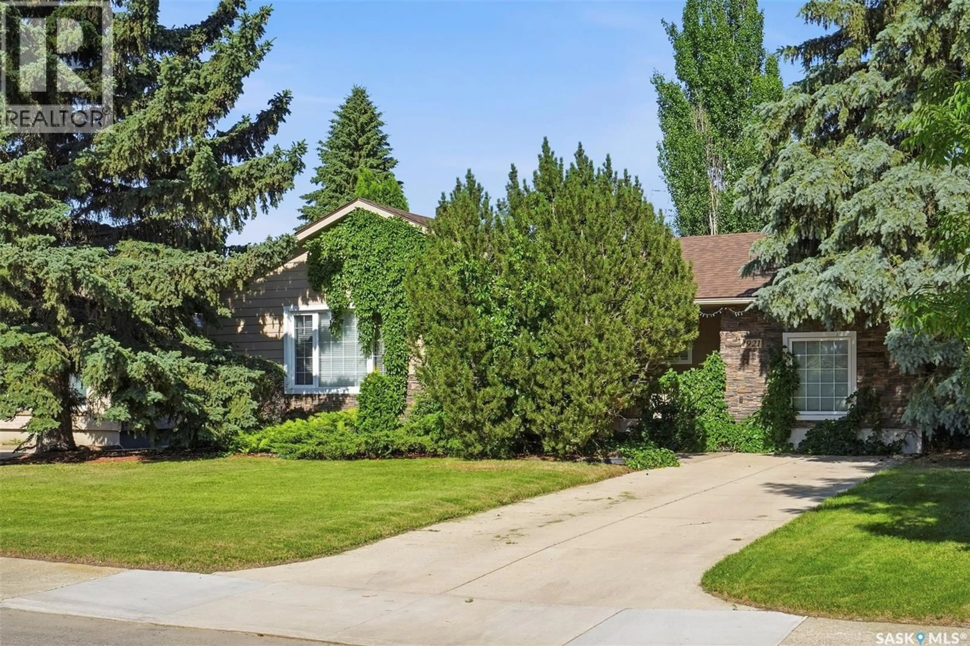Unknown for 1921 SOMMERFELD AVENUE, Saskatoon Saskatchewan S7J2E2