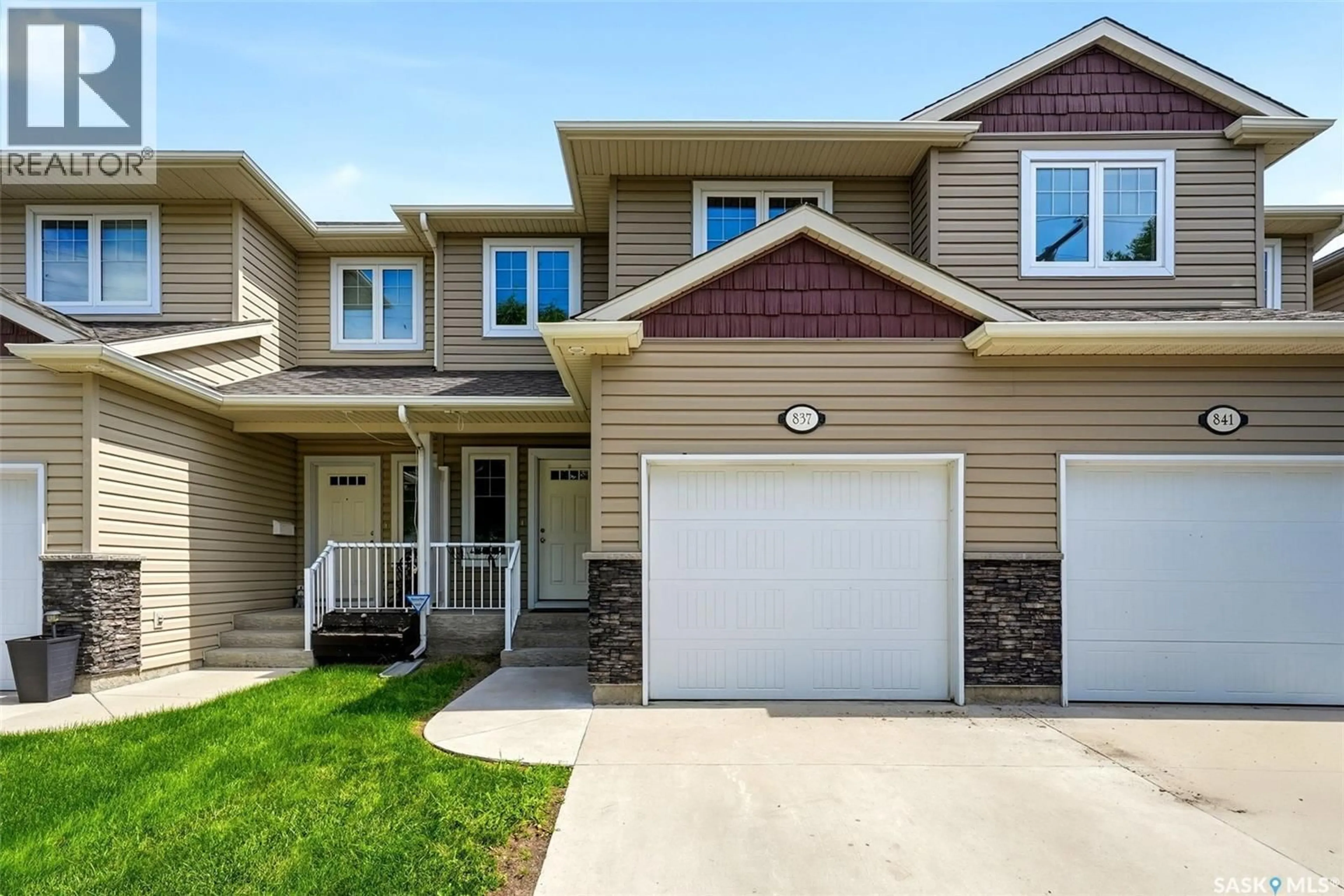 Home with vinyl exterior material, street for 837 CONNAUGHT STREET, Regina Saskatchewan S4T6S3