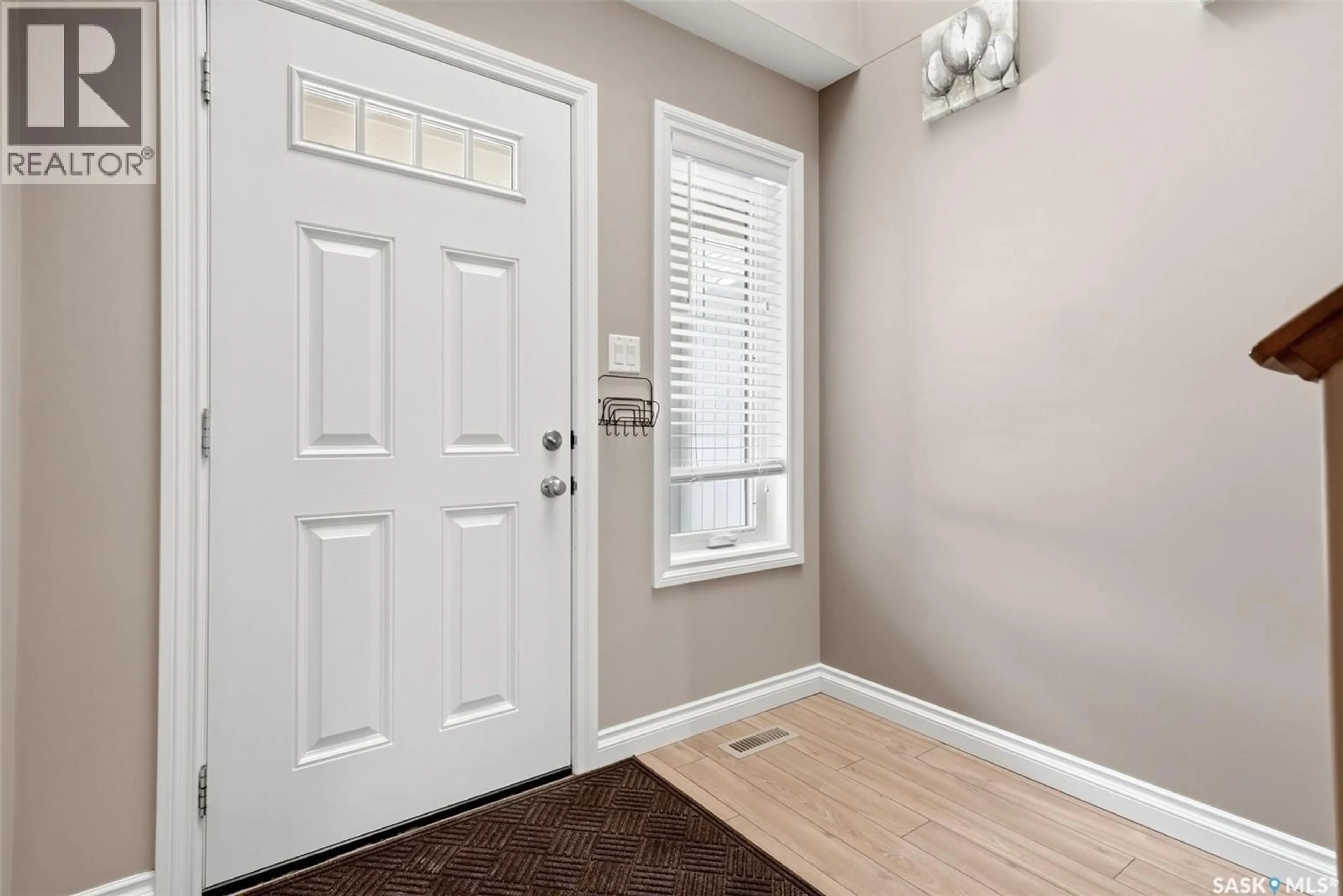Indoor entryway for 837 CONNAUGHT STREET, Regina Saskatchewan S4T6S3