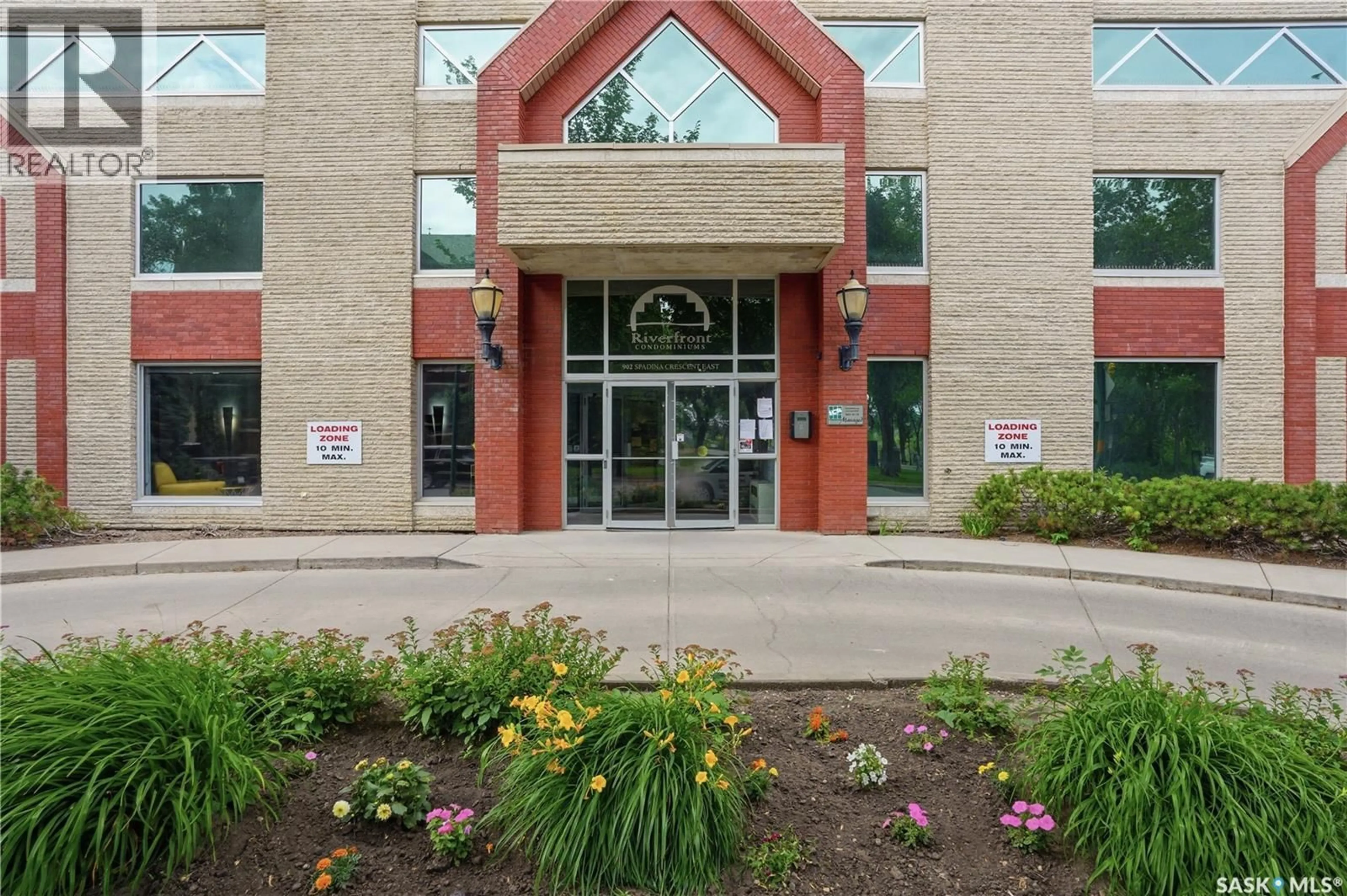 Indoor foyer for 902 - 802 SPADINA CRESCENT, Saskatoon Saskatchewan S7K0G8