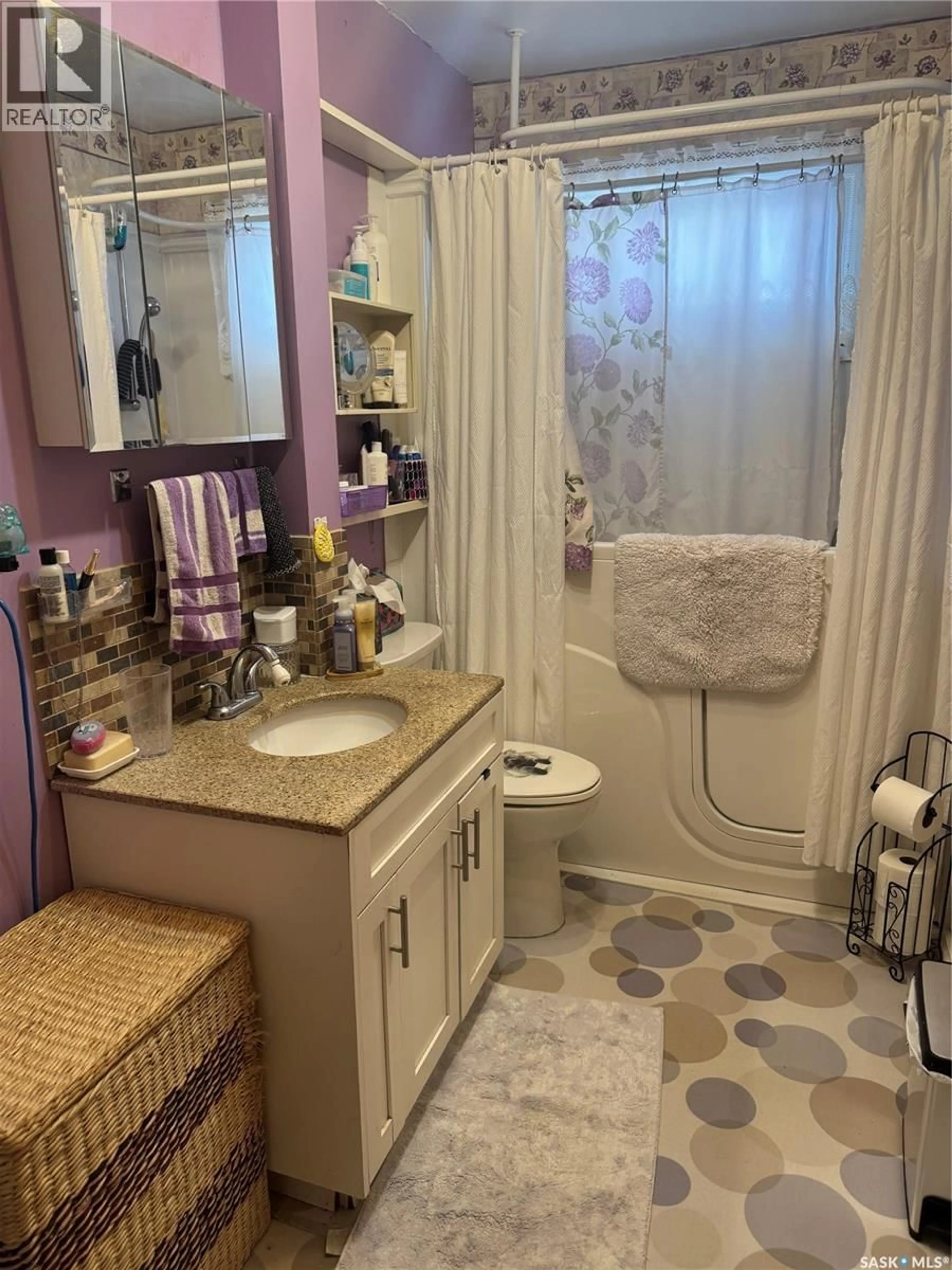 Contemporary bathroom, ceramic/tile floor for 1620 ROTHWELL STREET, Regina Saskatchewan S4N3B8