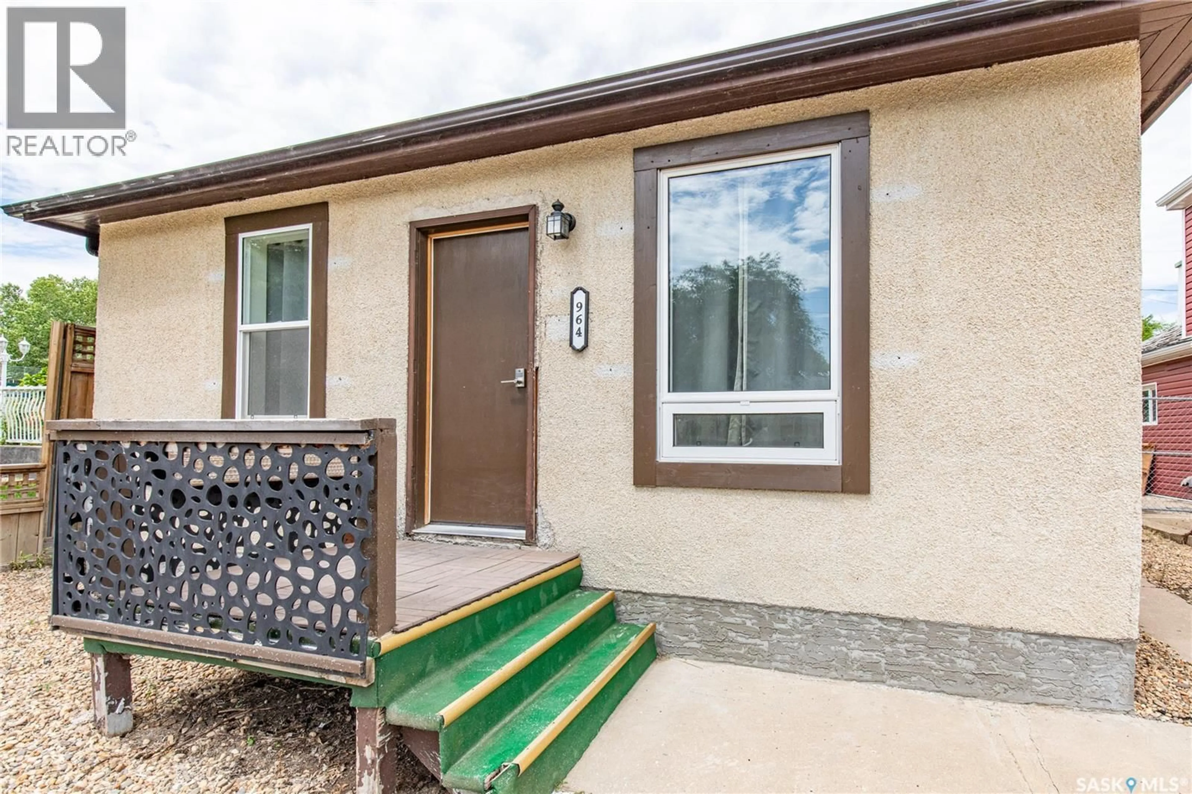 Home with vinyl exterior material, street for 964 ATHABASCA STREET, Moose Jaw Saskatchewan S6H2E4