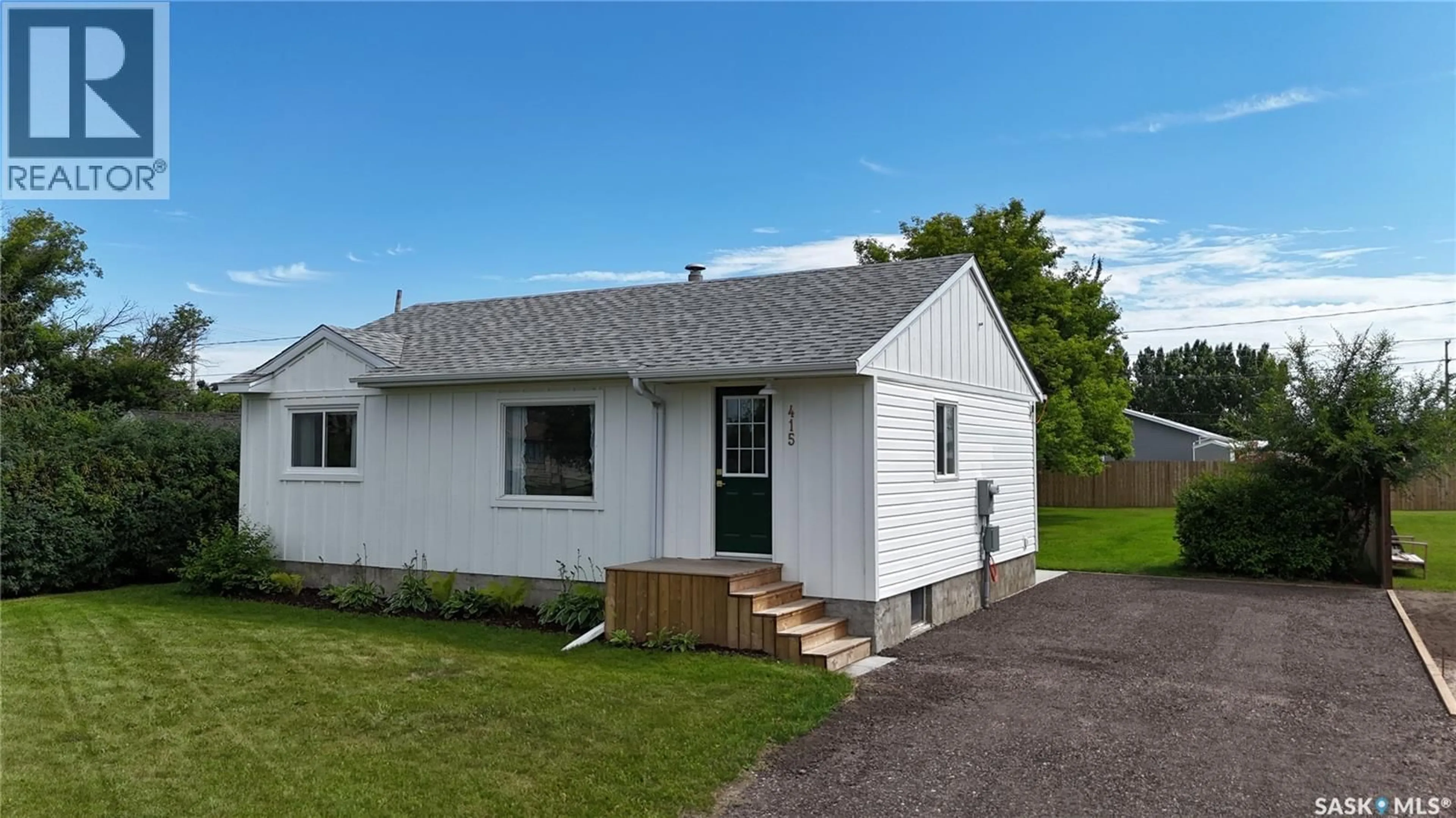 Home with vinyl exterior material, street for 415 PARK AVENUE, Outlook Saskatchewan S0L2N0