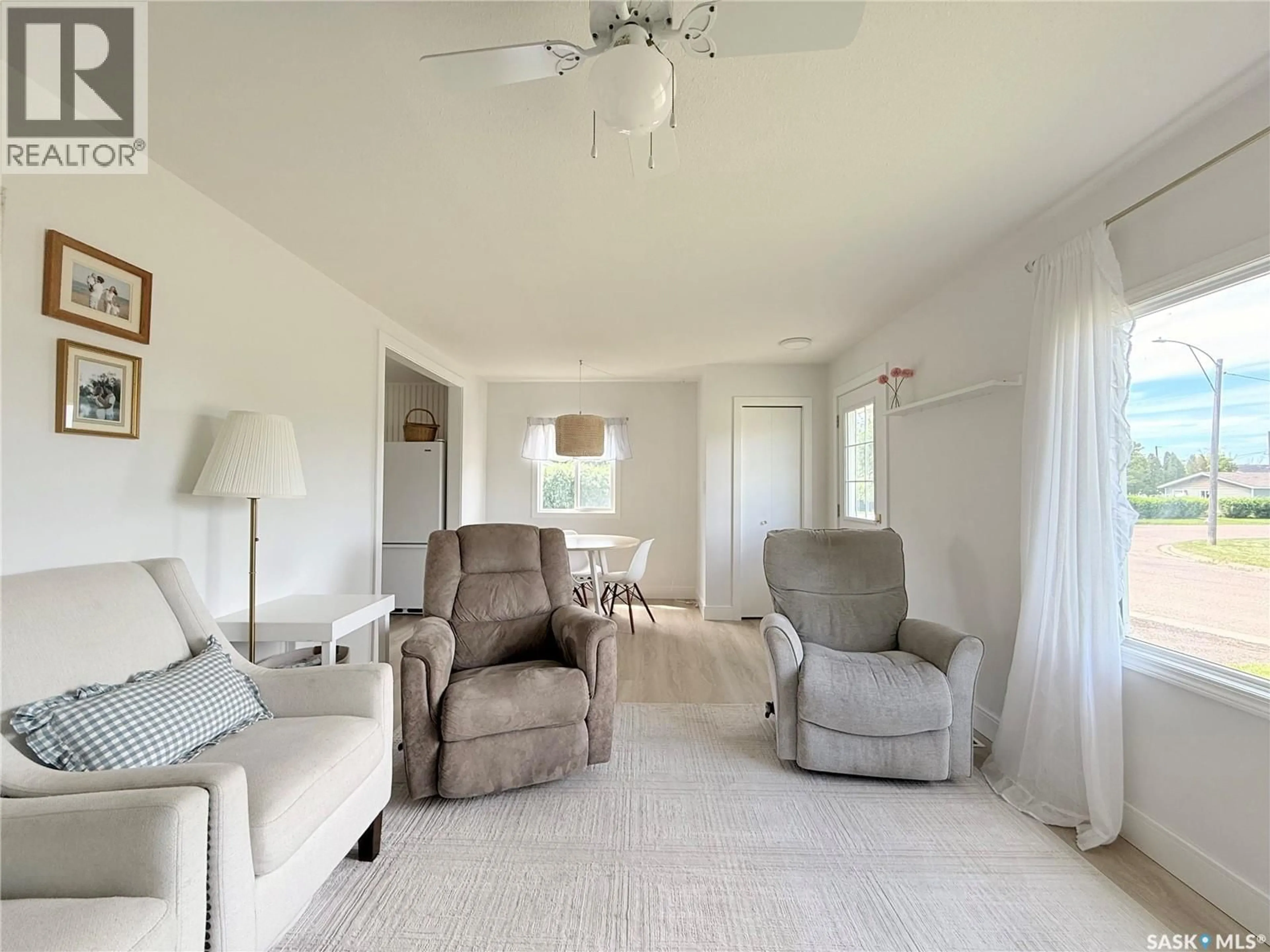 Living room with furniture, unknown for 415 PARK AVENUE, Outlook Saskatchewan S0L2N0