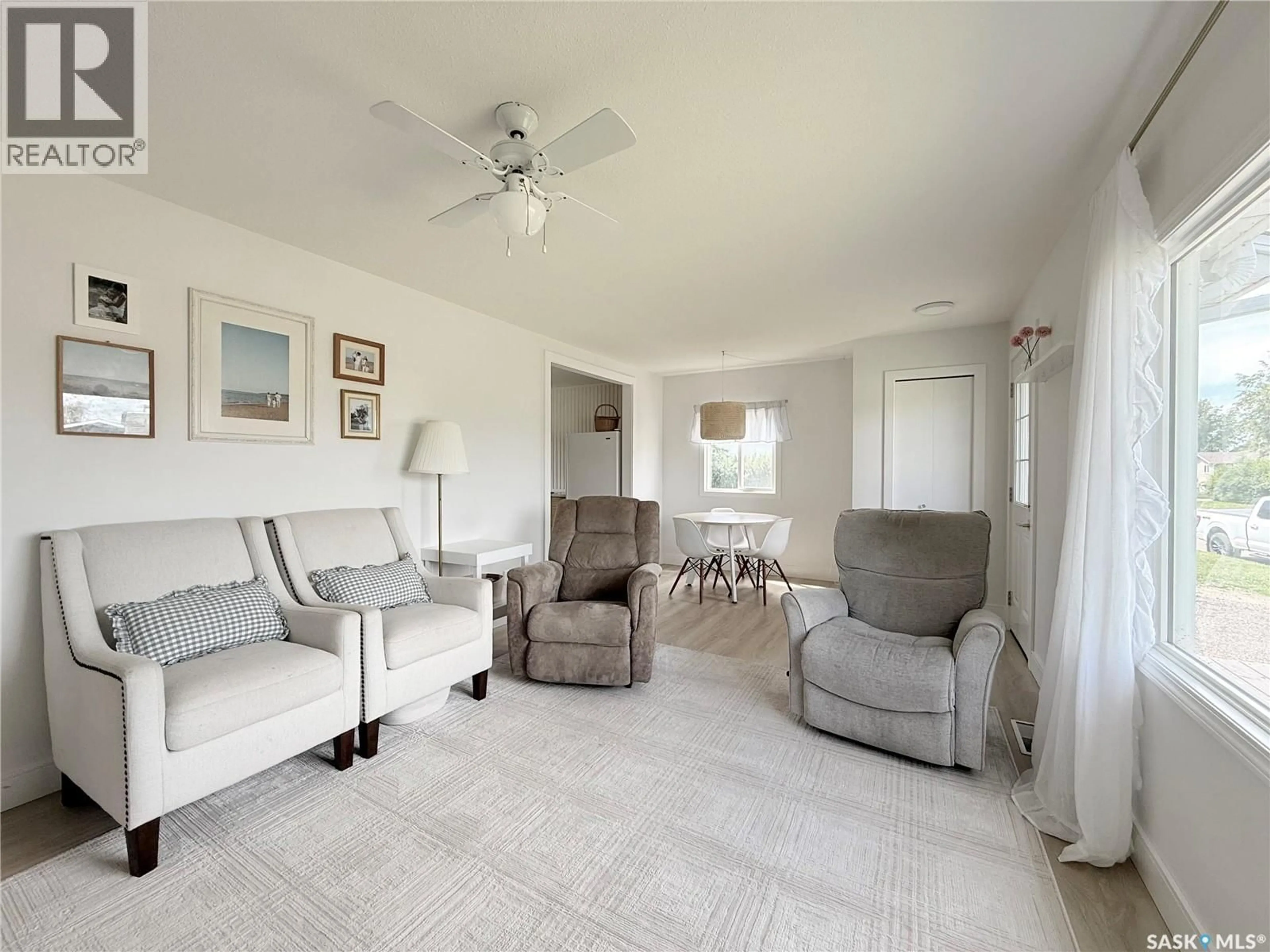 Living room with furniture, unknown for 415 PARK AVENUE, Outlook Saskatchewan S0L2N0