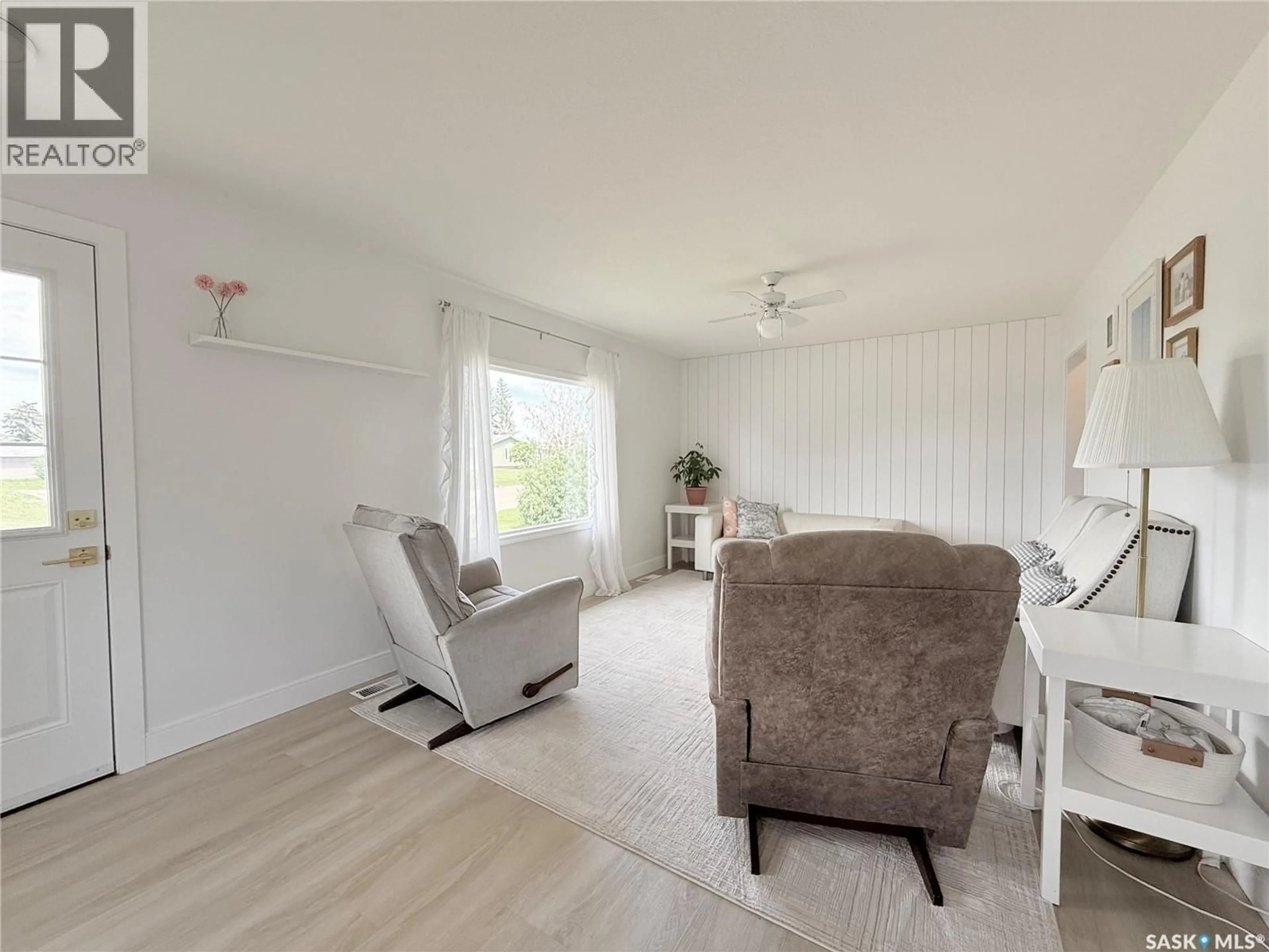 Living room with furniture, unknown for 415 PARK AVENUE, Outlook Saskatchewan S0L2N0