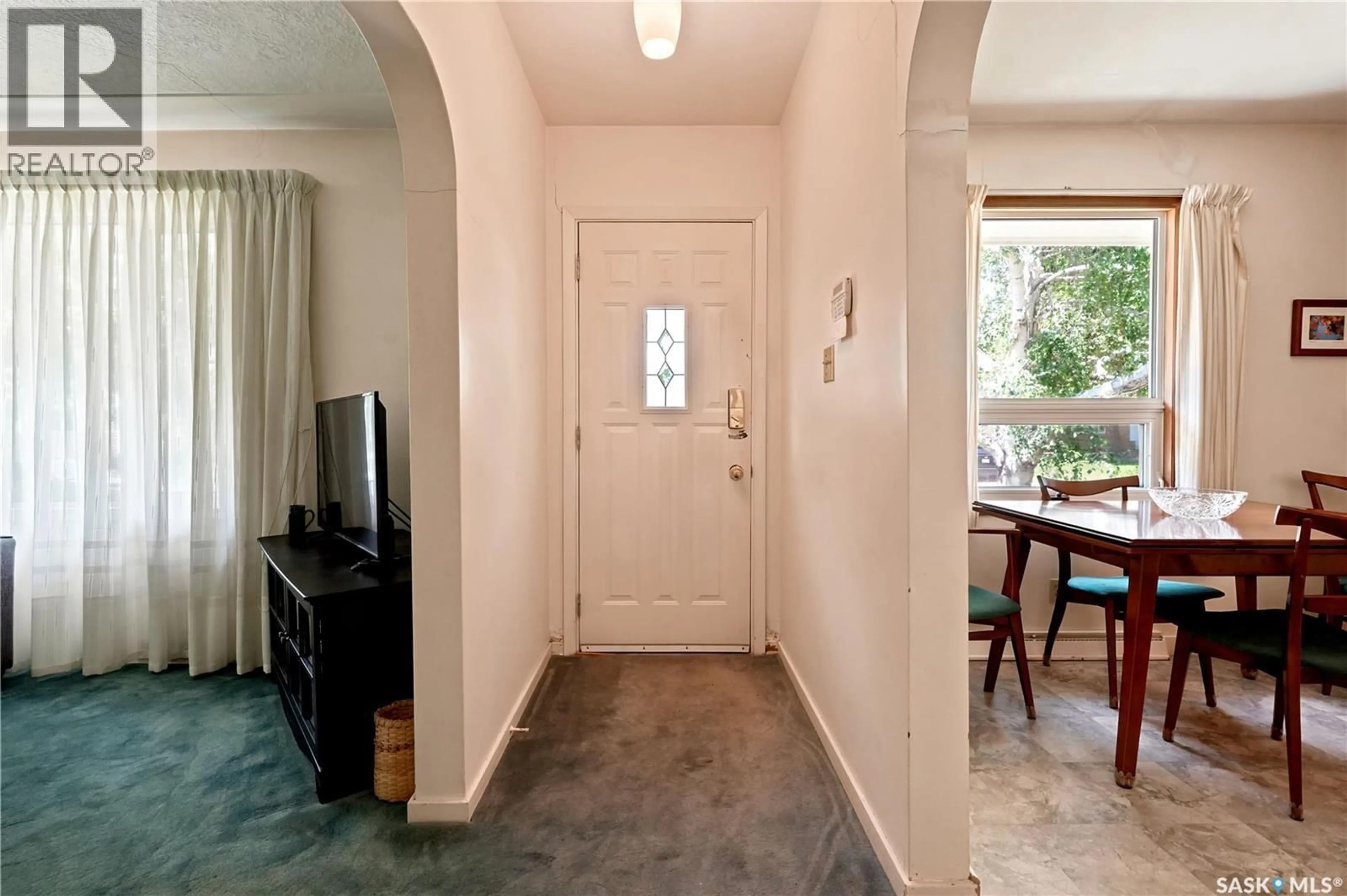 Indoor entryway for 5 LAMONT CRESCENT, Regina Saskatchewan S4S4A3