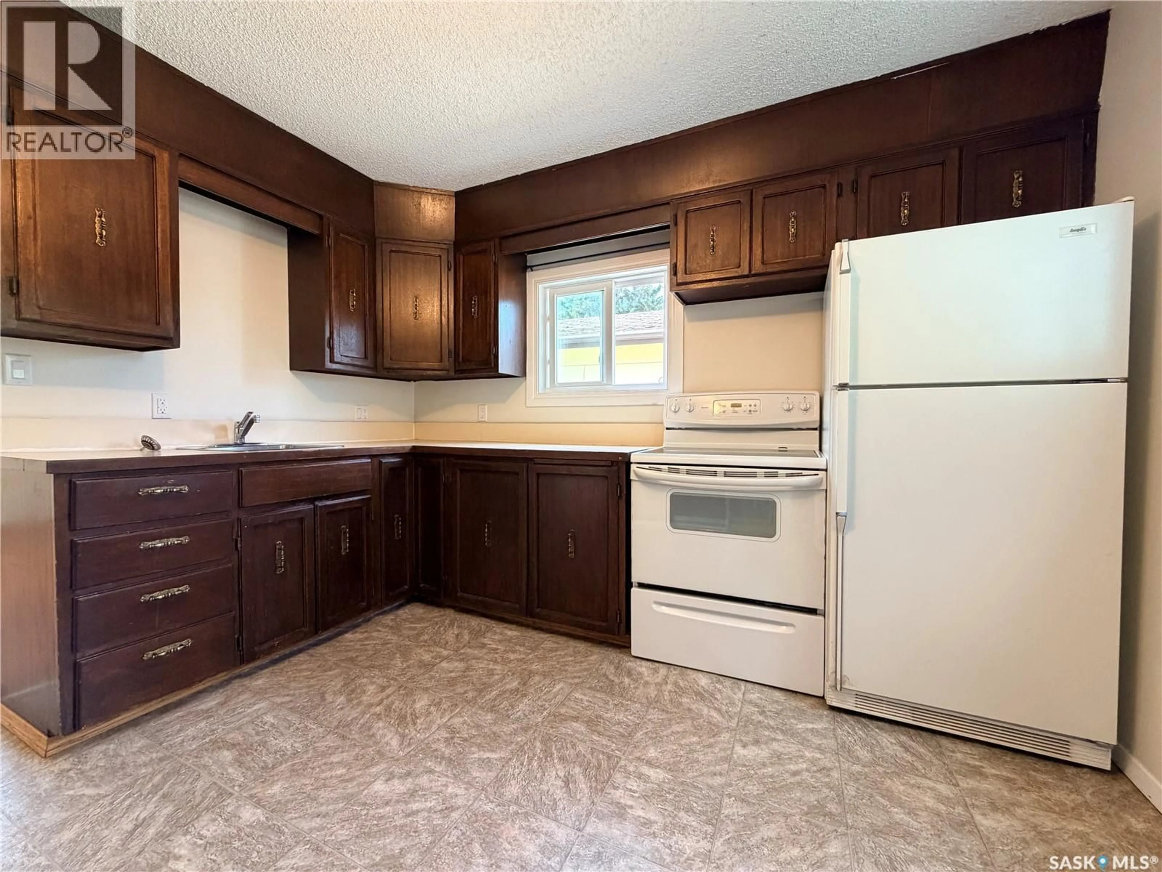 Standard kitchen, unknown for 926 12TH STREET, Humboldt Saskatchewan S0K2A0