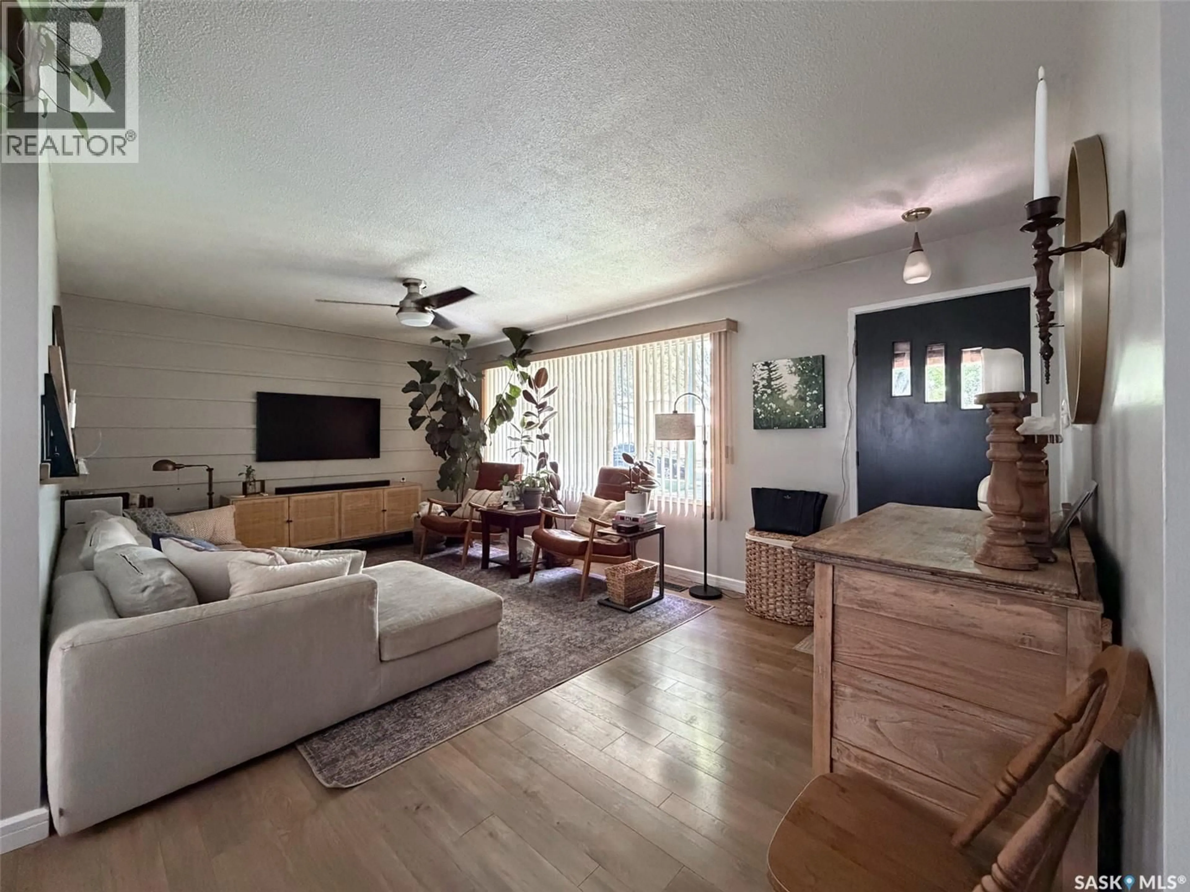 Living room with furniture, unknown for 386 4TH STREET, Shaunavon Saskatchewan S0N2M0