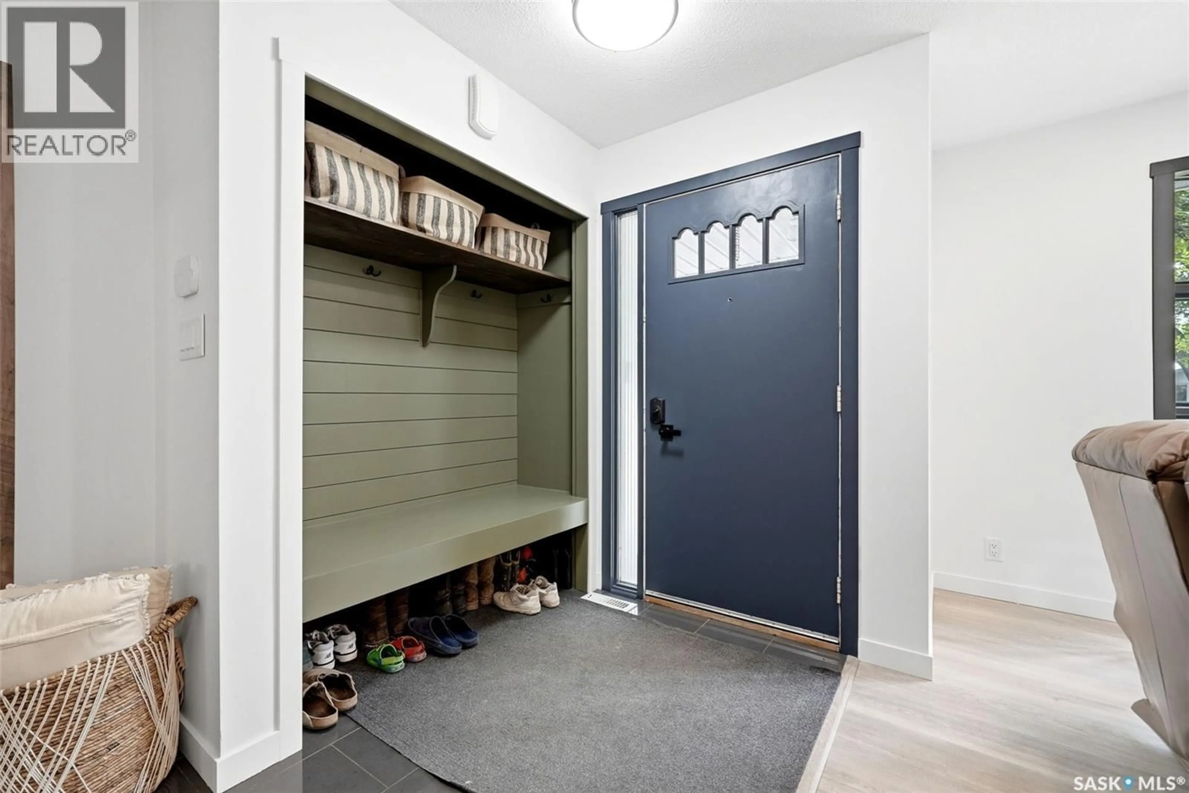 Indoor entryway for 3620 KING STREET, Regina Saskatchewan S4S2J1