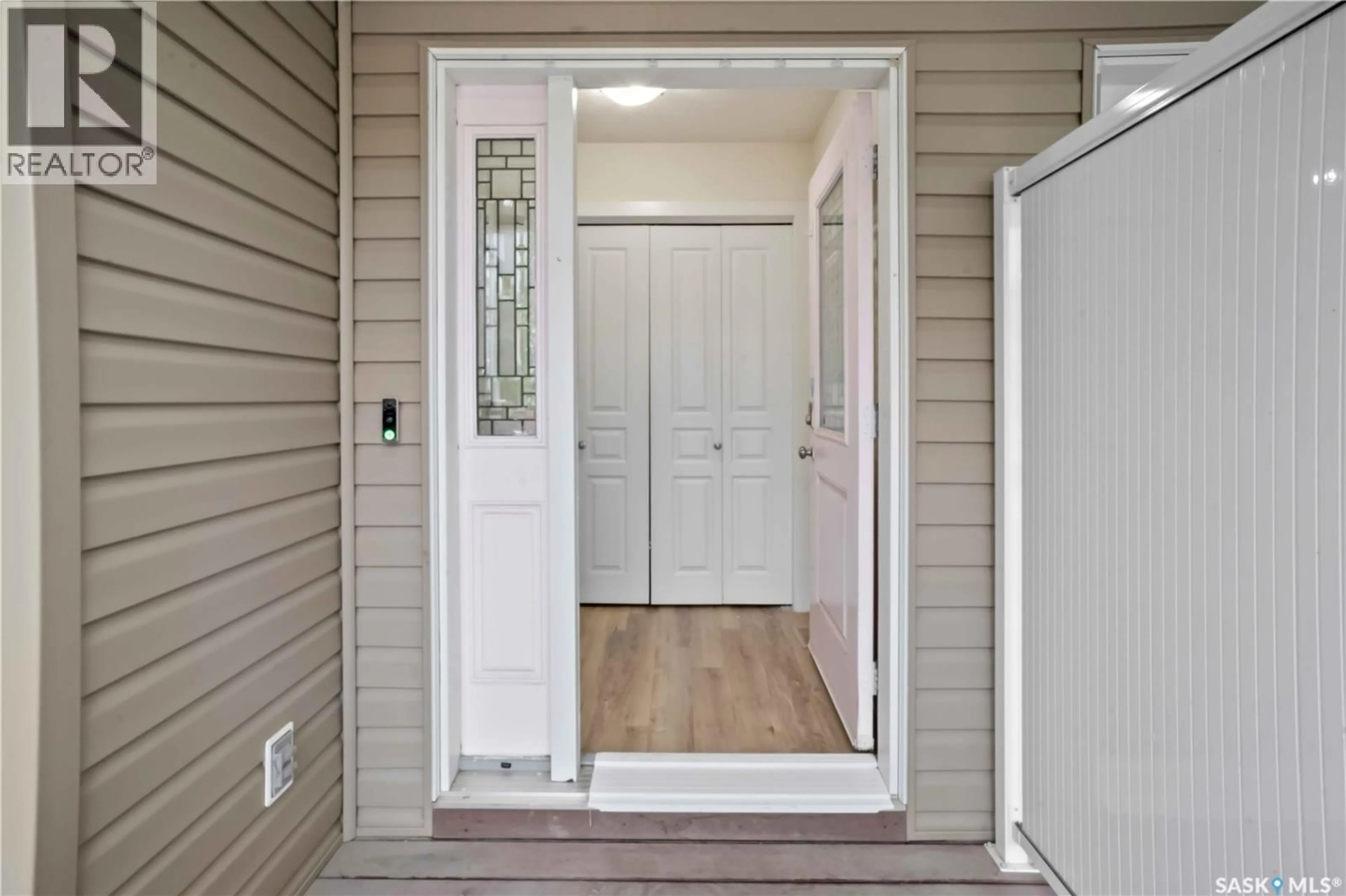 Indoor entryway for 5405 JIM CAIRNS BOULEVARD, Regina Saskatchewan S4W0G1