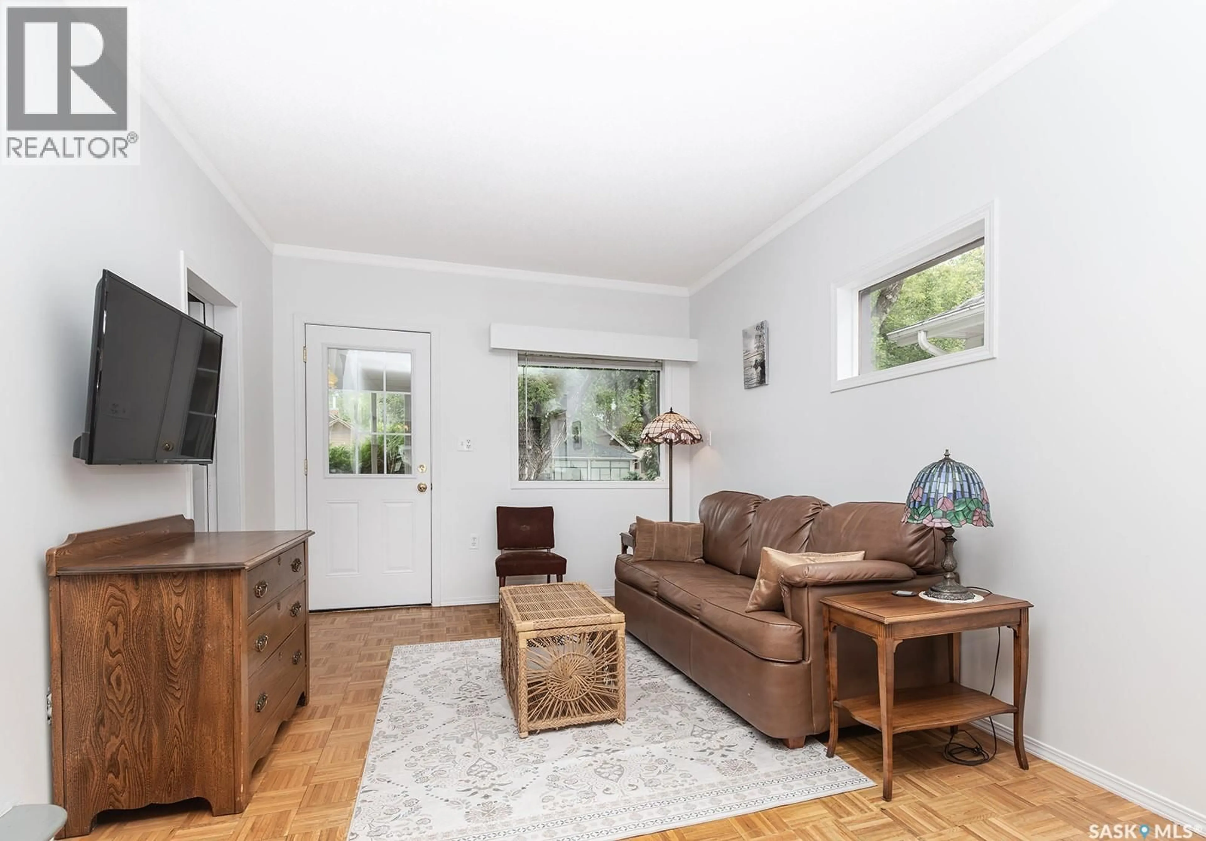 Living room with furniture, wood/laminate floor for 929 9TH AVENUE, Saskatoon Saskatchewan S7K2Z3