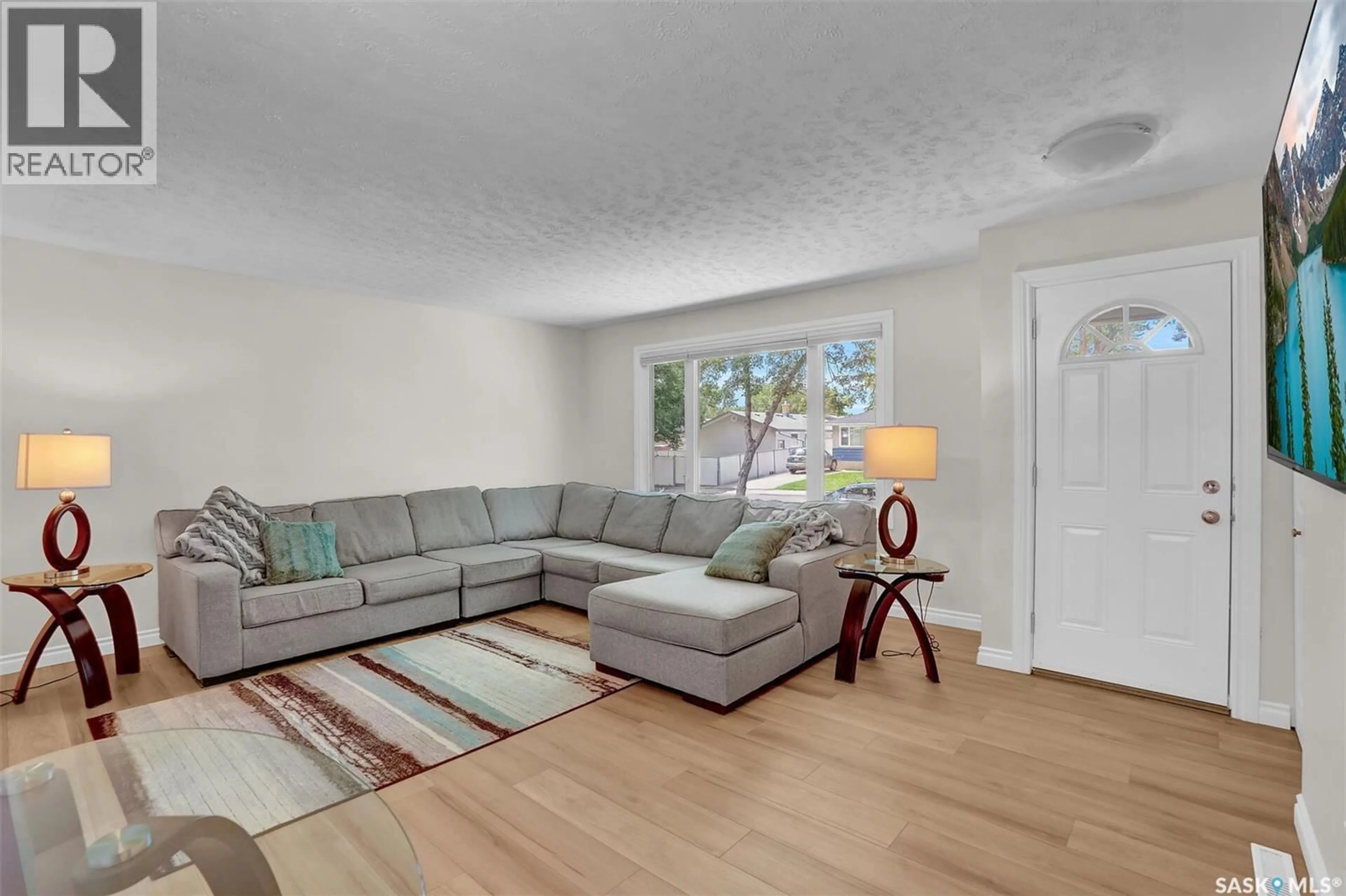 Living room with furniture, unknown for 961 GARRY STREET, Regina Saskatchewan S4T5R1
