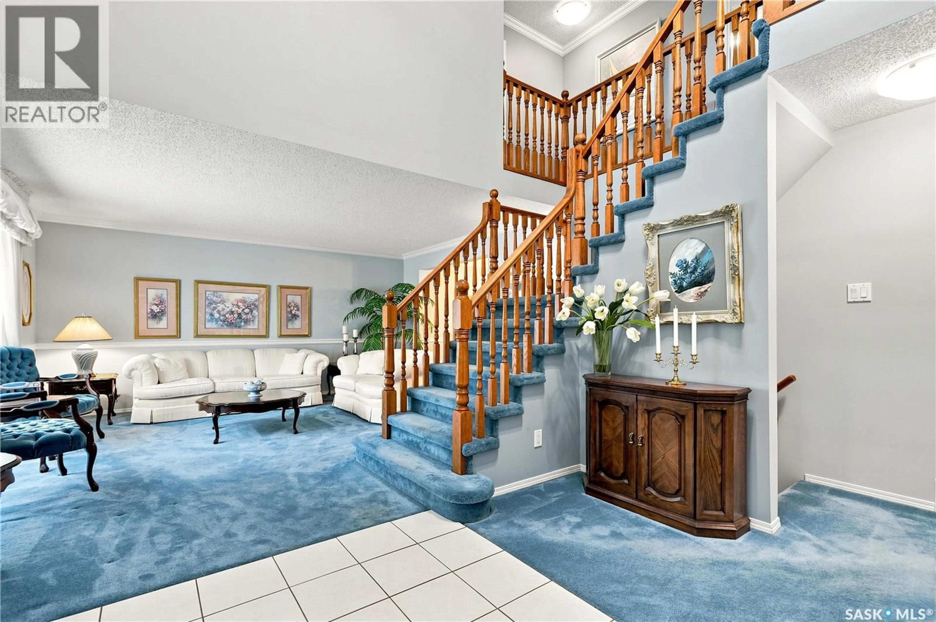 Indoor foyer for 711 WHITEWOOD COURT, Saskatoon Saskatchewan S7J4K5