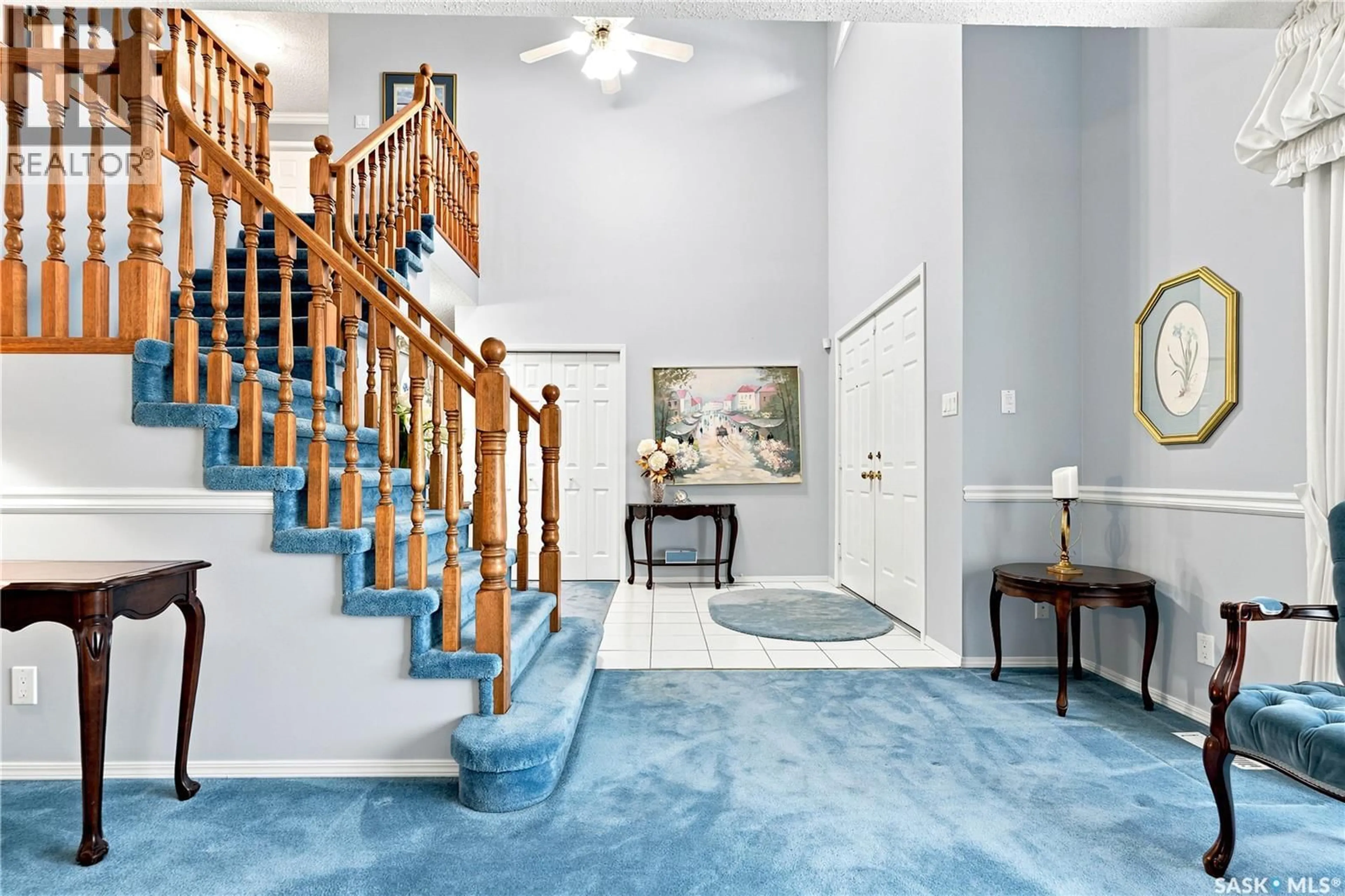 Indoor foyer for 711 WHITEWOOD COURT, Saskatoon Saskatchewan S7J4K5