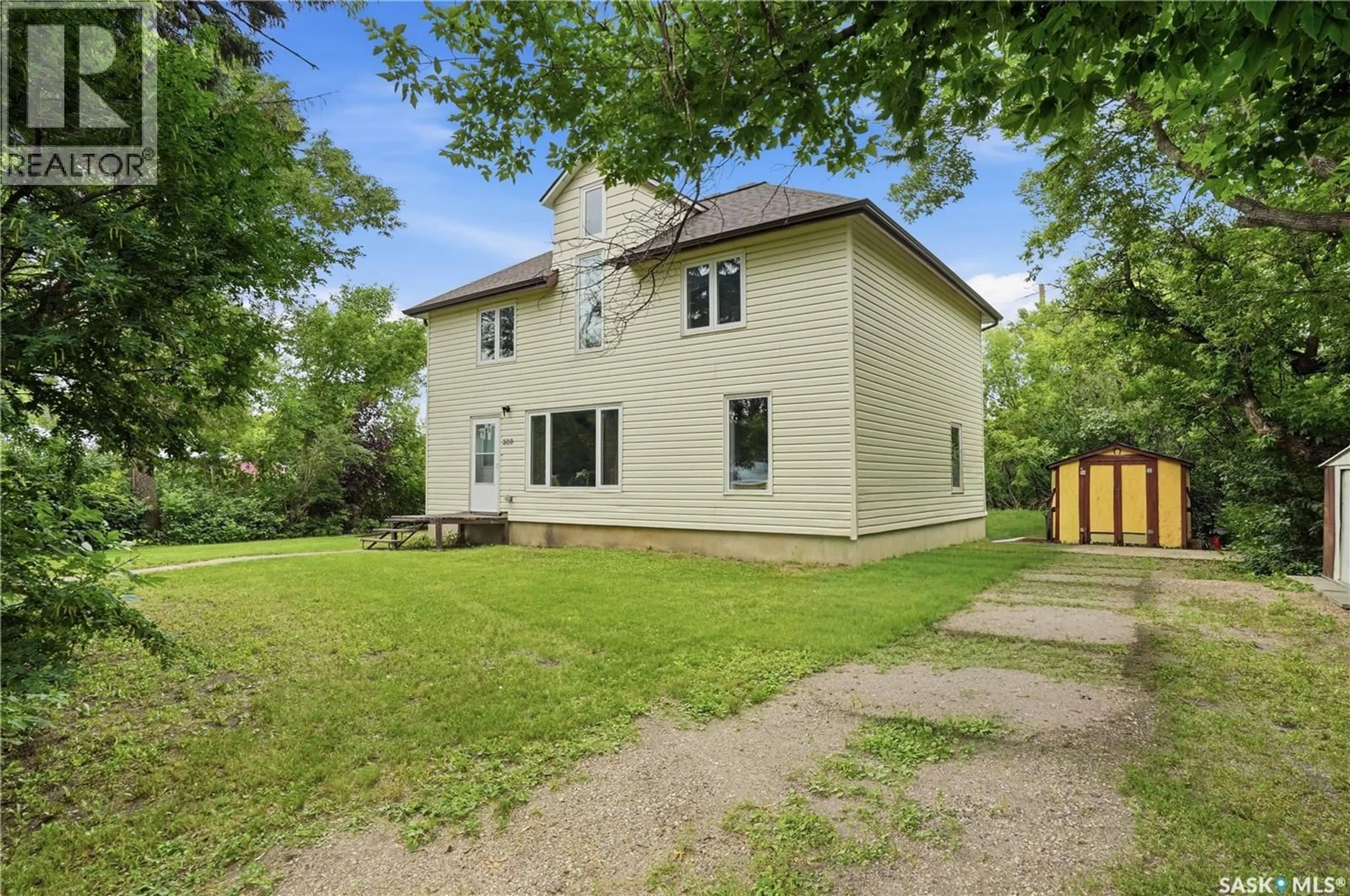 A pic from outside/outdoor area/front of a property/back of a property/a pic from drone, building for 300 MAIN STREET, Dysart Saskatchewan S0G1H0