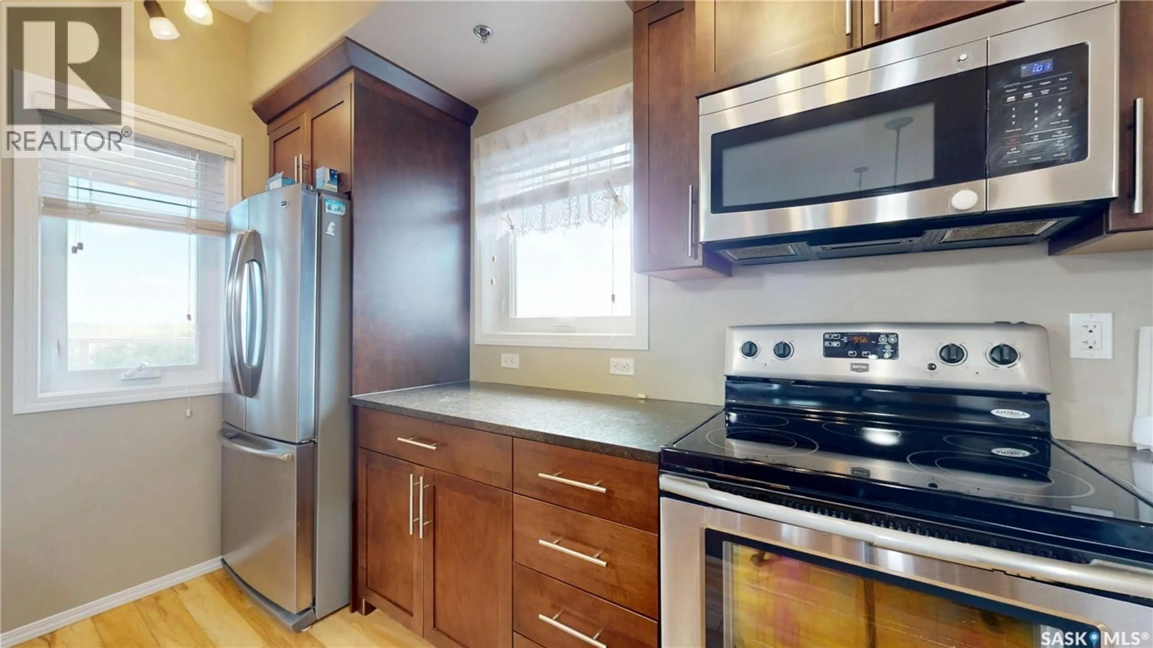Standard kitchen, unknown for 1220 - 415 BLACKFOOT DRIVE, Regina Saskatchewan S4S6T2