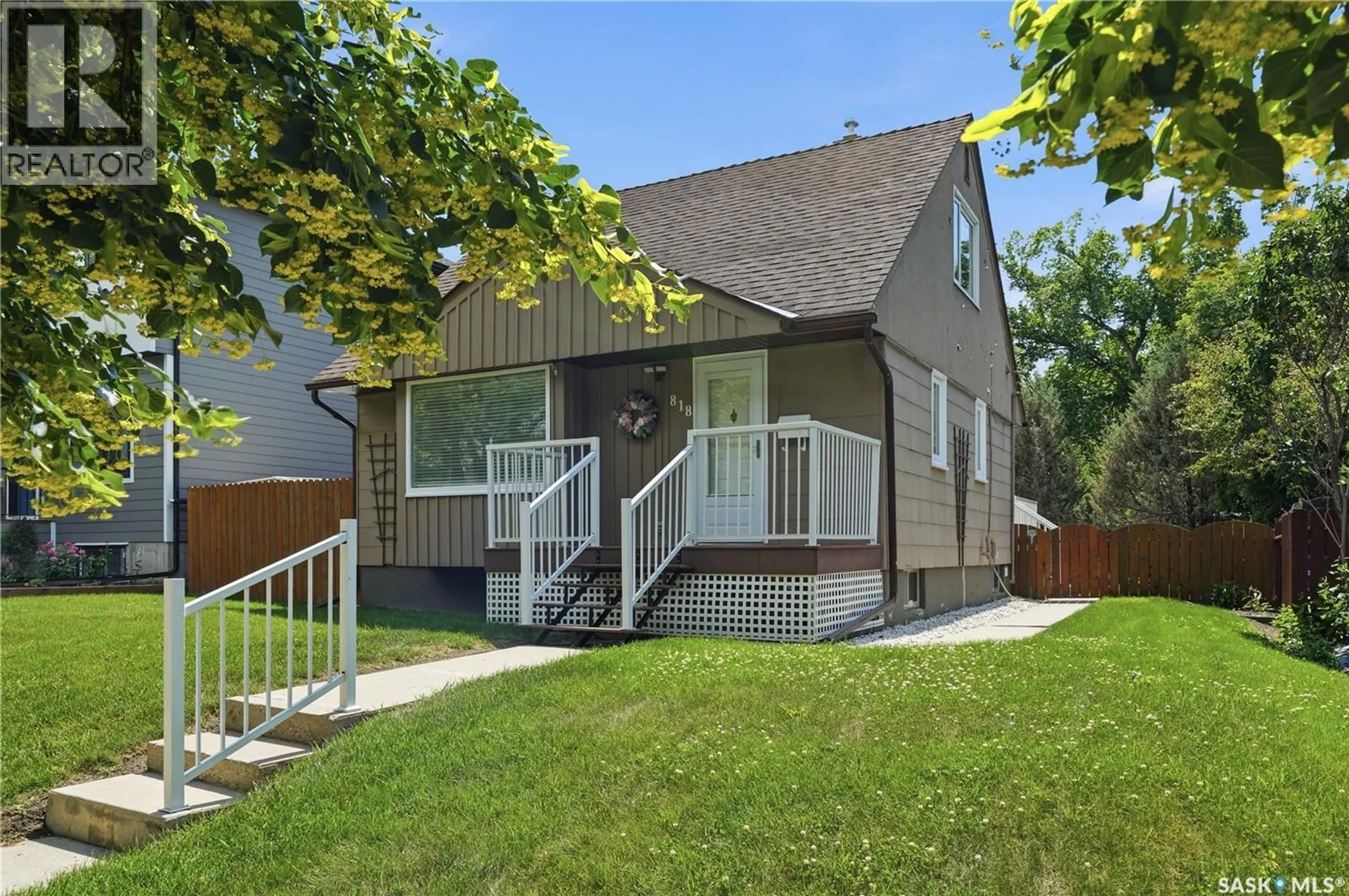 Home with vinyl exterior material, street for 818 5TH STREET, Saskatoon Saskatchewan S7H1G9