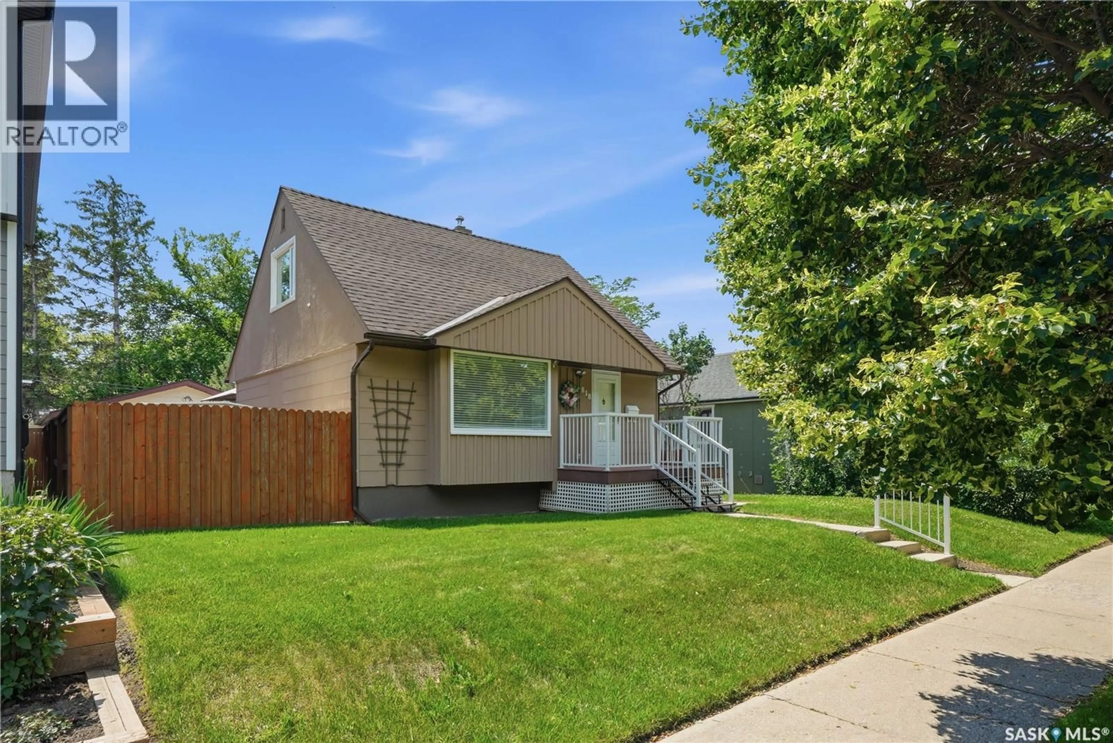 Home with vinyl exterior material, street for 818 5TH STREET, Saskatoon Saskatchewan S7H1G9