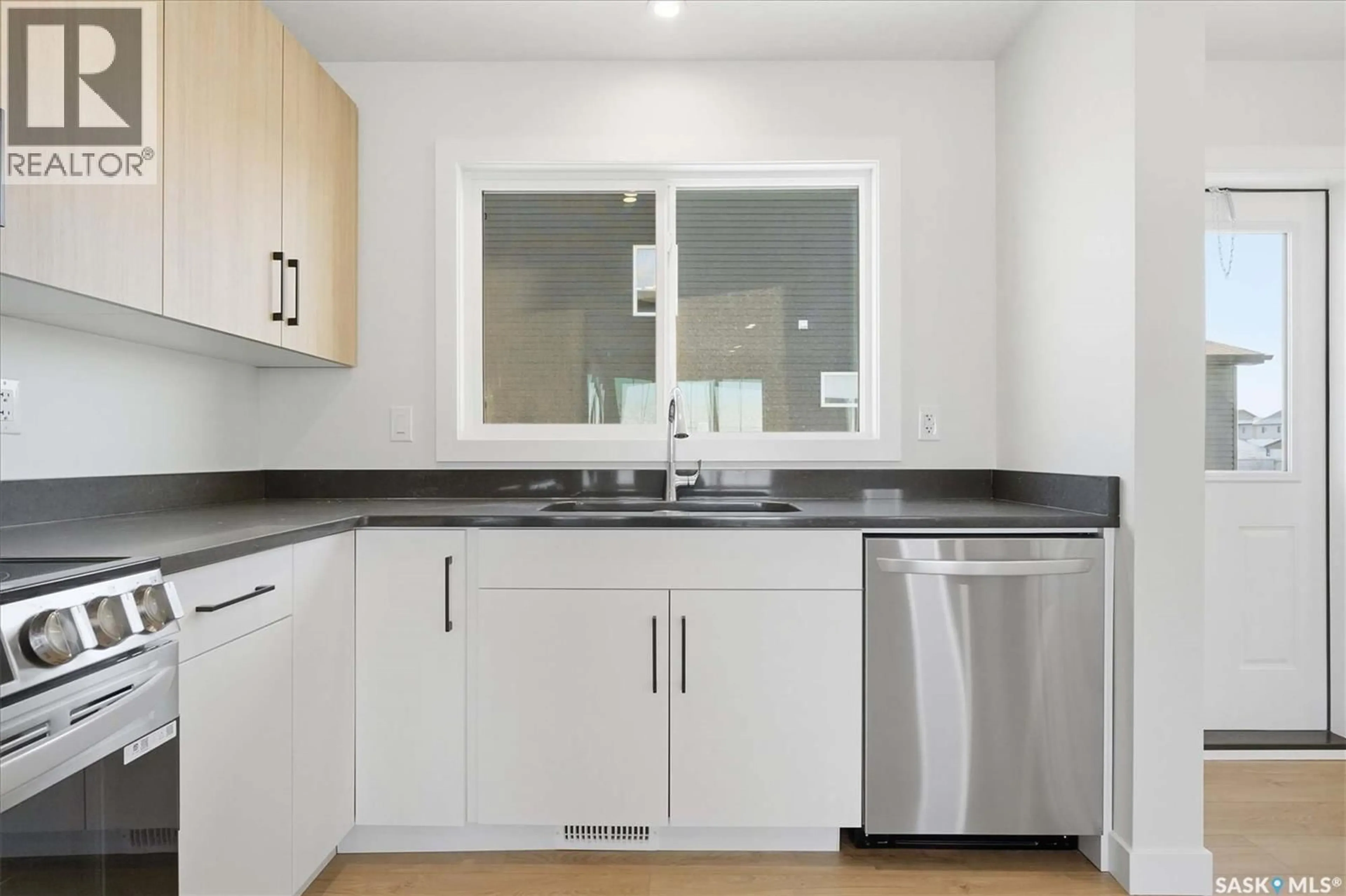 Standard kitchen, unknown for 6 101 MIROND ROAD, Martensville Saskatchewan S0K2T1