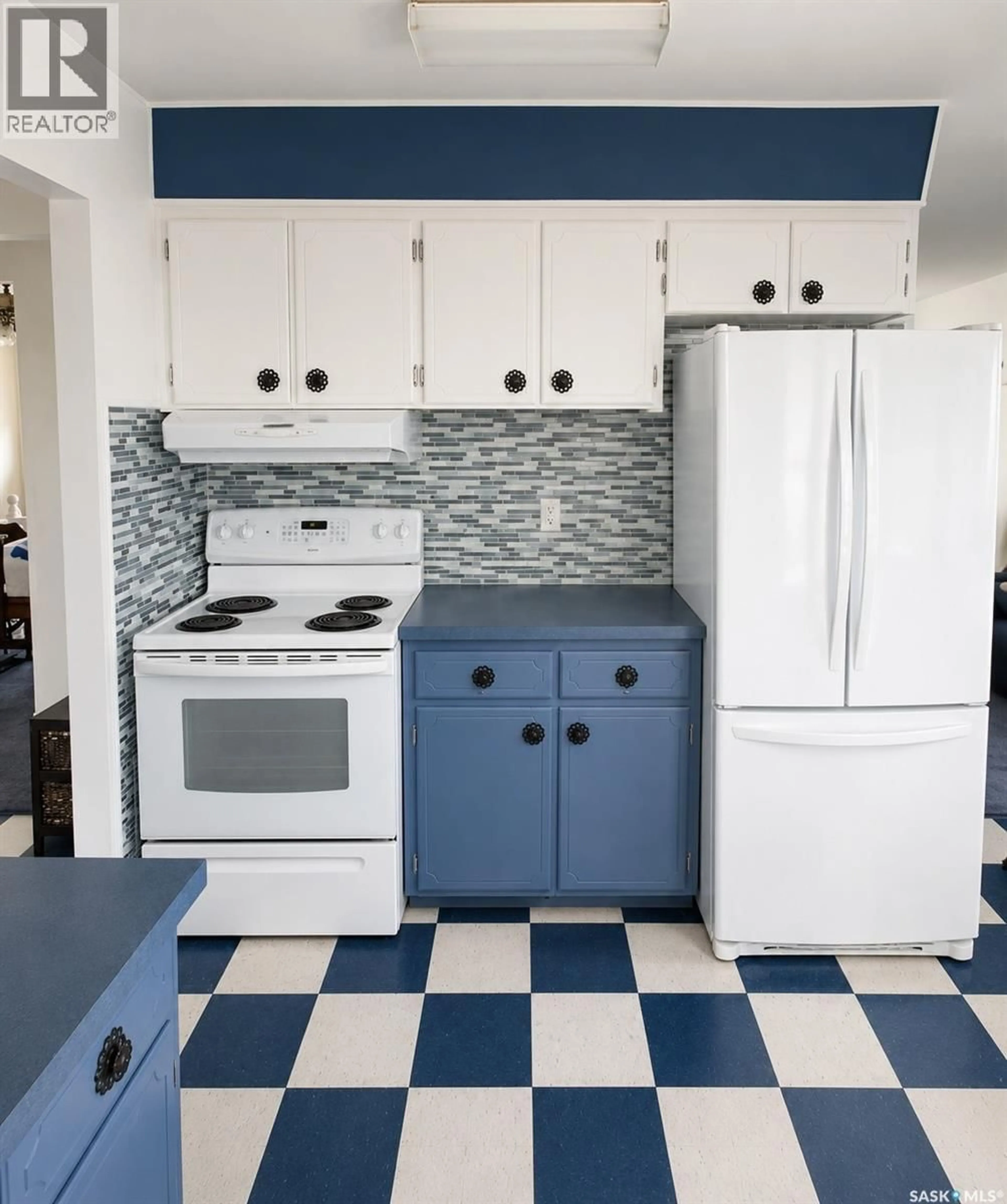 Standard kitchen, ceramic/tile floor for LEADBETTER ACREAGE, Estevan Rm No. 5 Saskatchewan S4A2A4