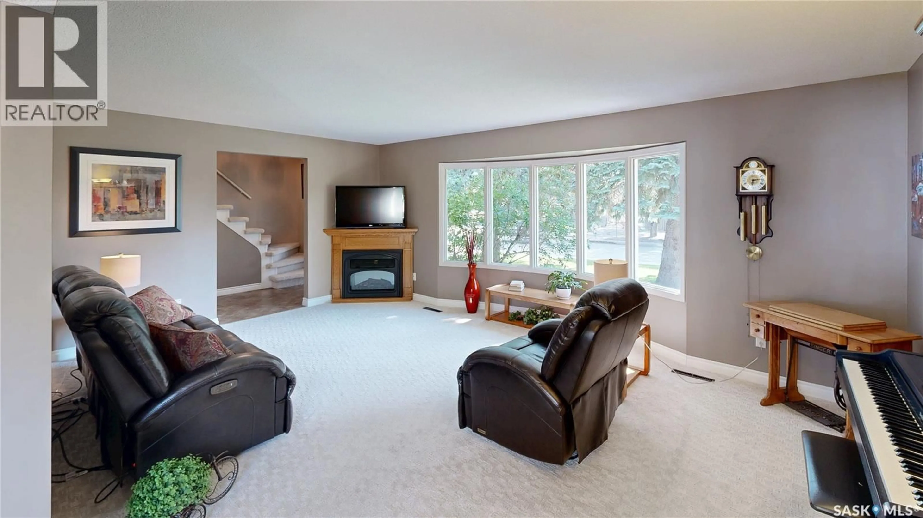 Living room with furniture, unknown for 2902 LACON STREET, Regina Saskatchewan S4N2A8