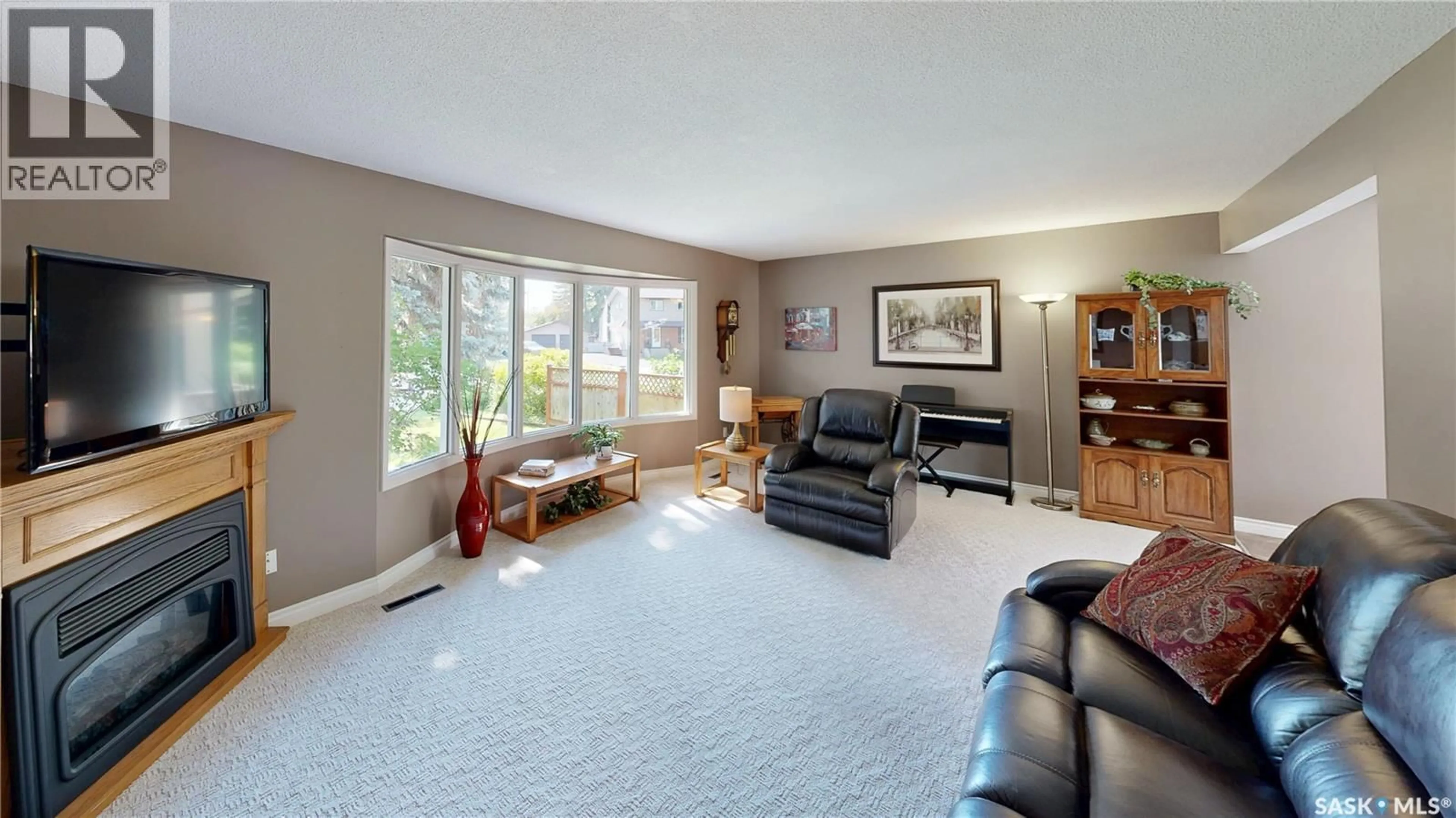 Living room with furniture, unknown for 2902 LACON STREET, Regina Saskatchewan S4N2A8