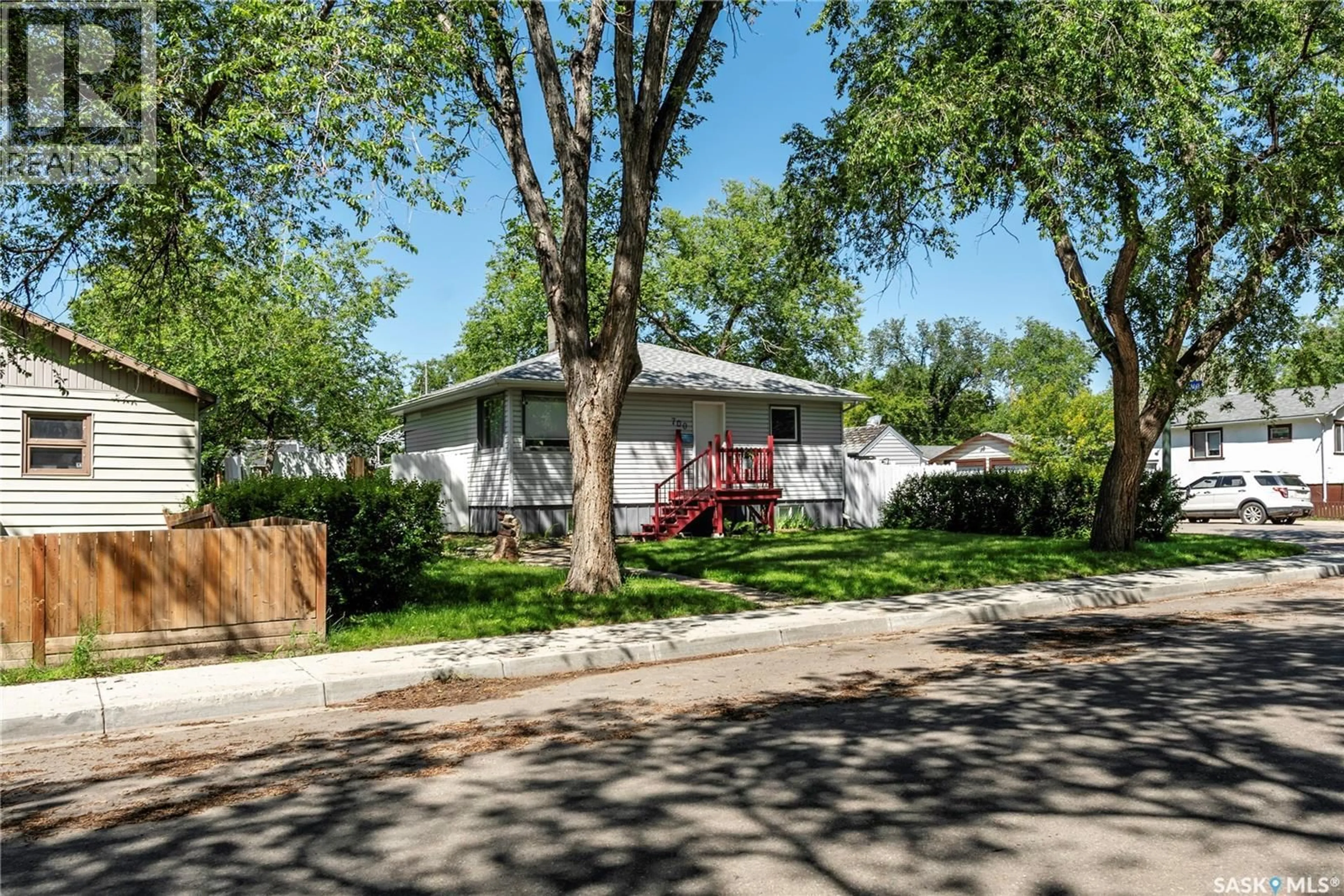 Home with vinyl exterior material, street for 700 ARGYLE STREET, Regina Saskatchewan S4T3P6