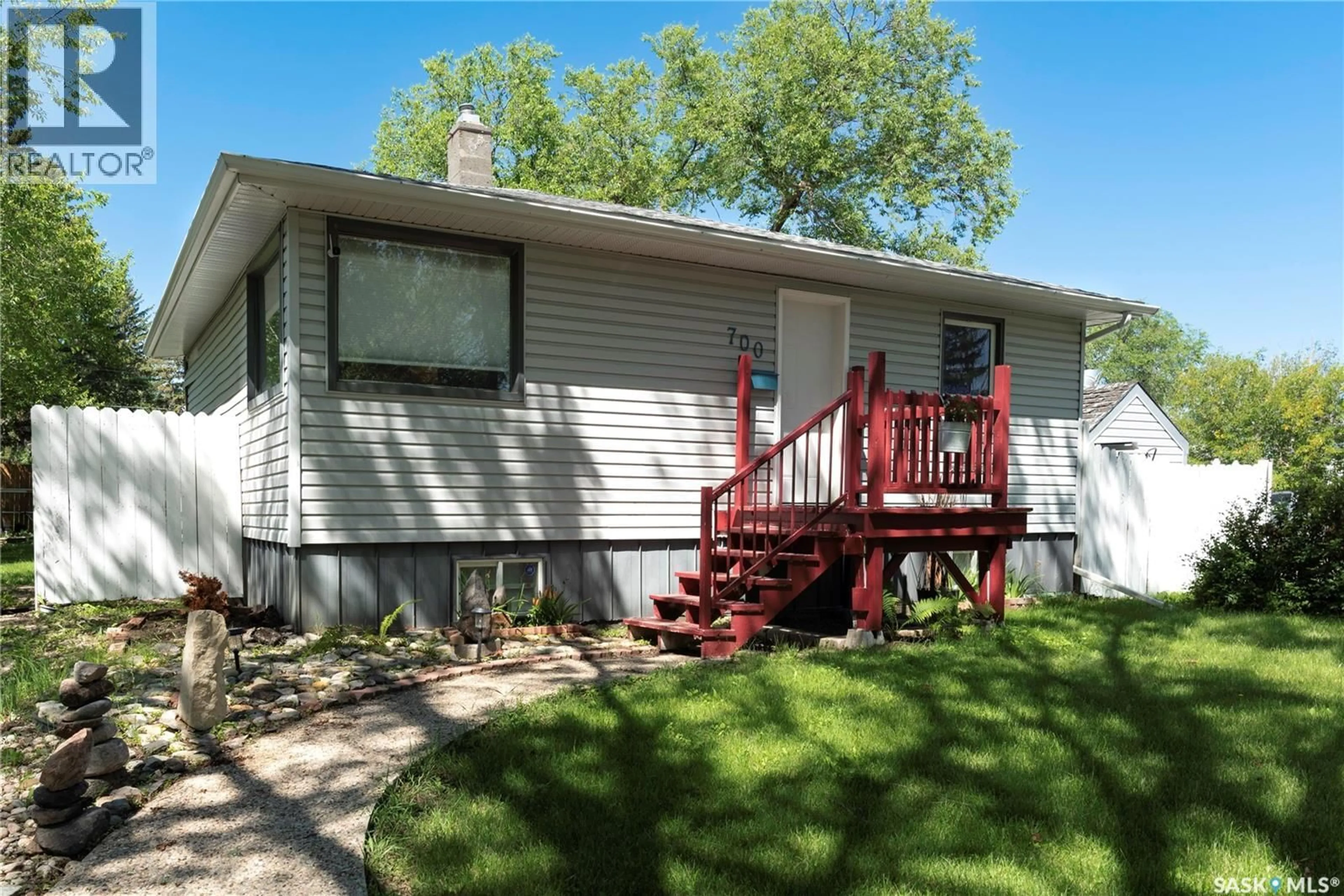 Home with vinyl exterior material, street for 700 ARGYLE STREET, Regina Saskatchewan S4T3P6