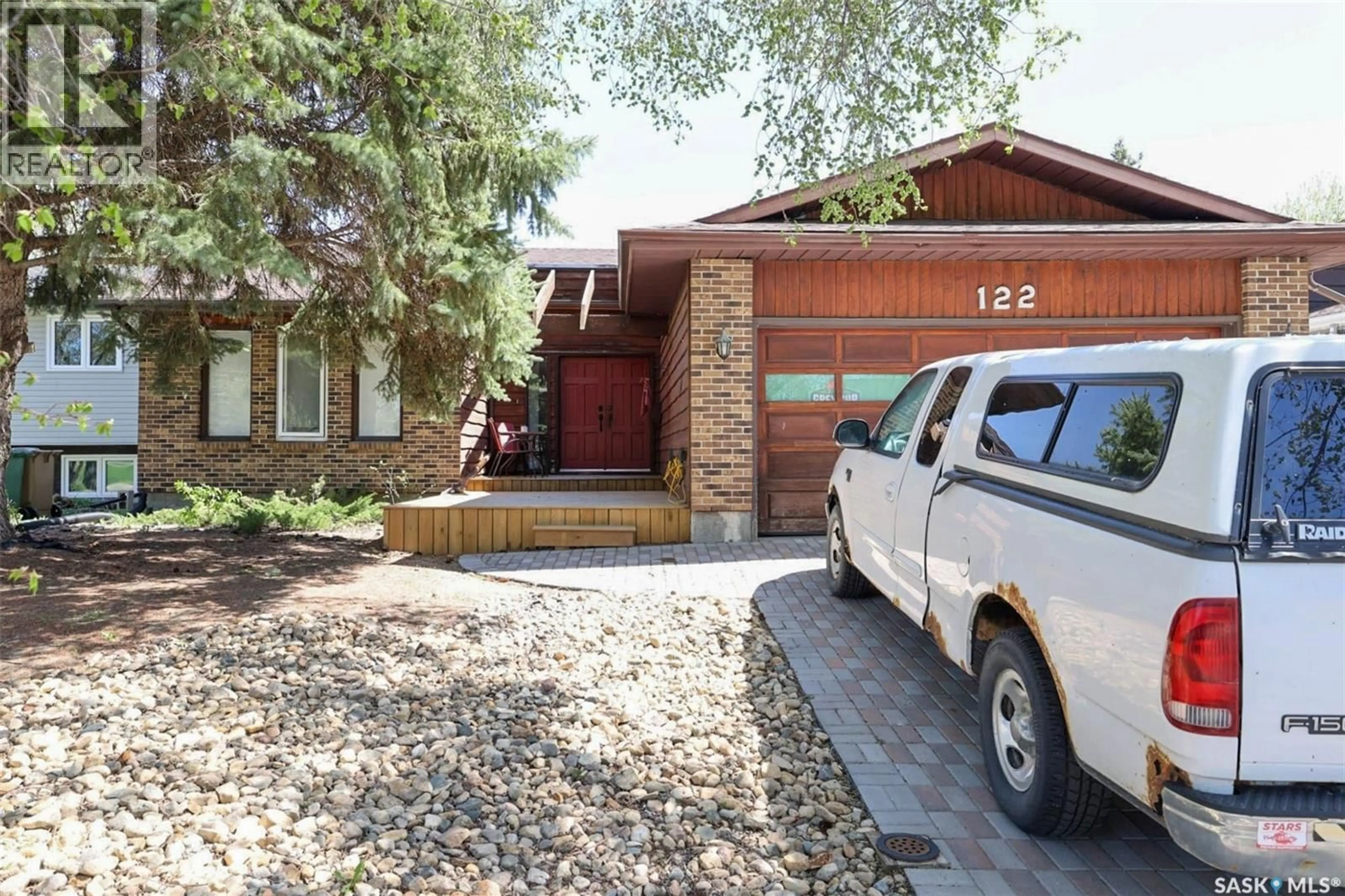 Home with brick exterior material, street for 122 EDENWOLD CRESCENT, Regina Saskatchewan S4R8A3