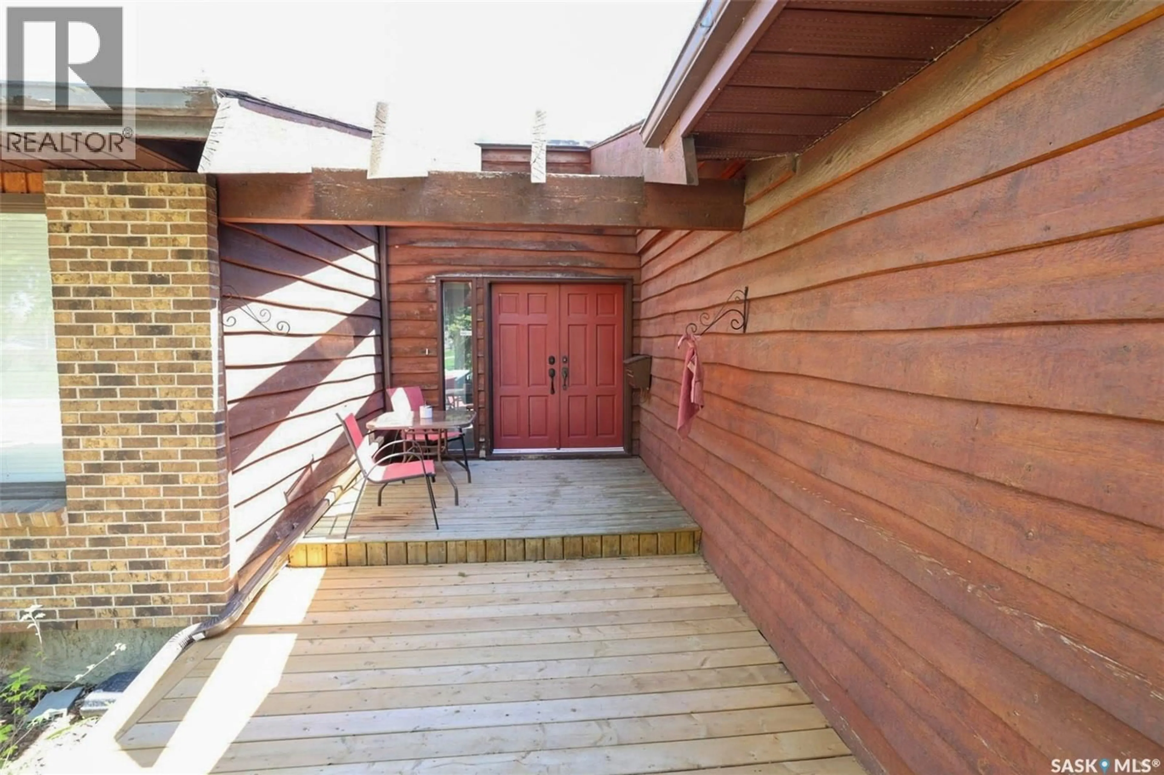 Patio, street for 122 EDENWOLD CRESCENT, Regina Saskatchewan S4R8A3