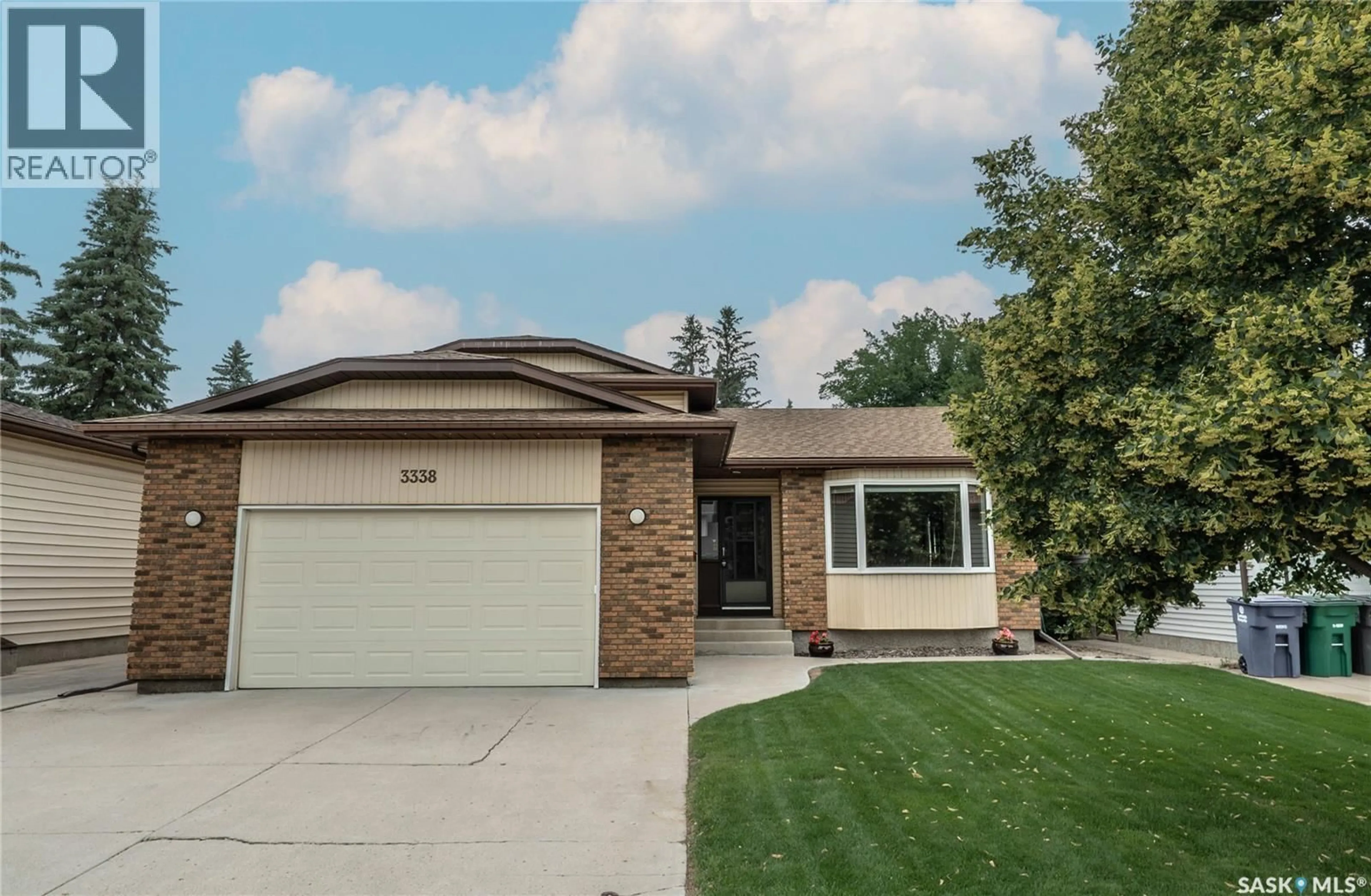 Home with vinyl exterior material, street for 3338 CALDER CRESCENT, Saskatoon Saskatchewan S7J4W5