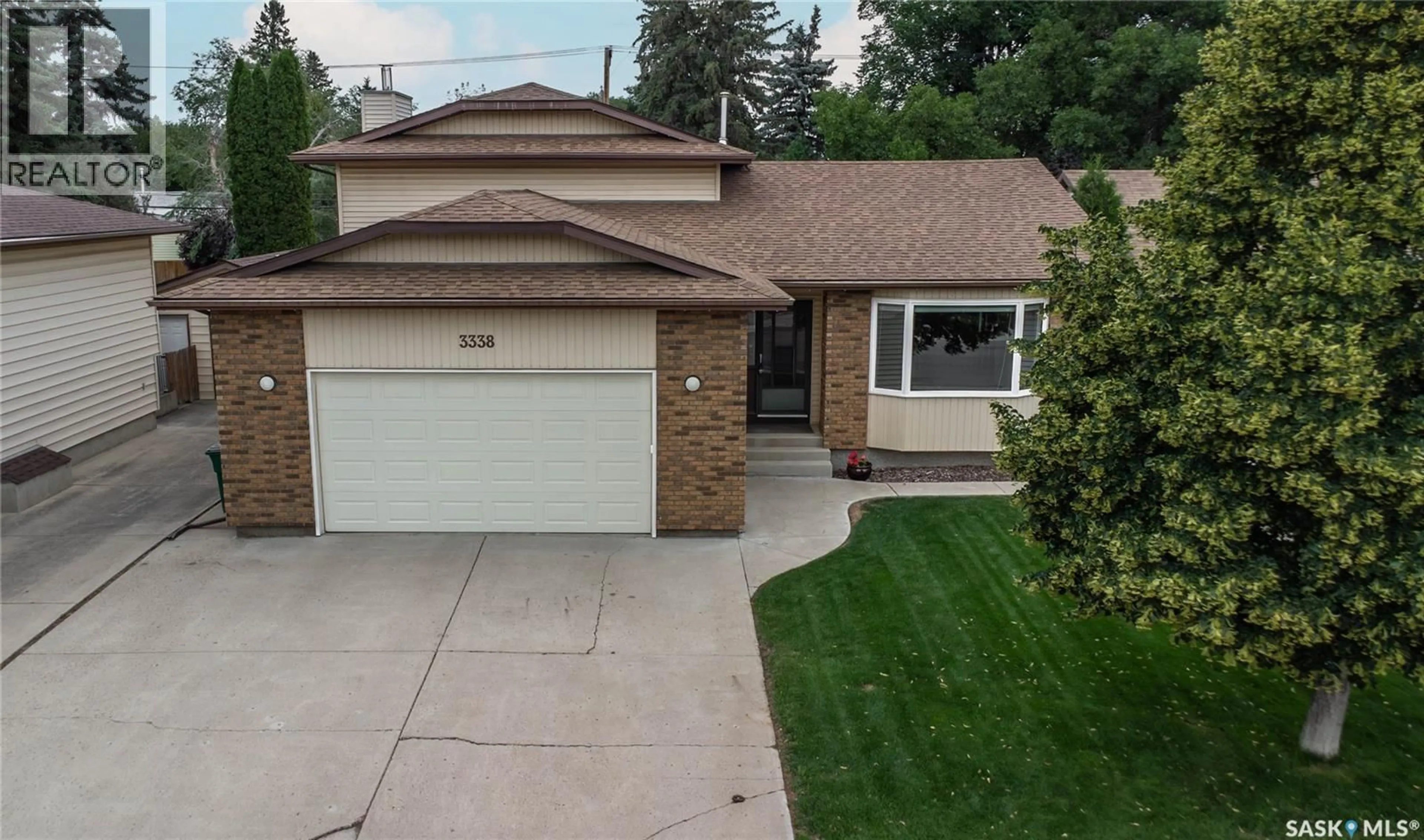 Home with vinyl exterior material, street for 3338 CALDER CRESCENT, Saskatoon Saskatchewan S7J4W5