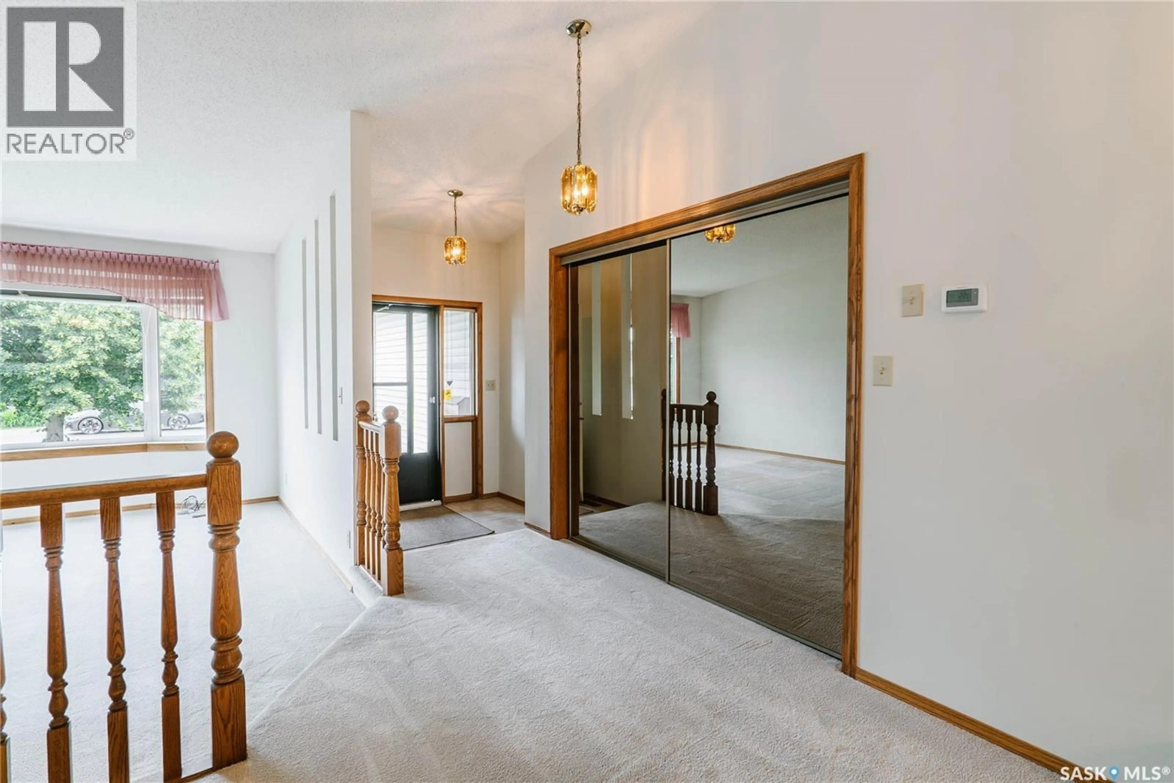 Indoor foyer for 3338 CALDER CRESCENT, Saskatoon Saskatchewan S7J4W5