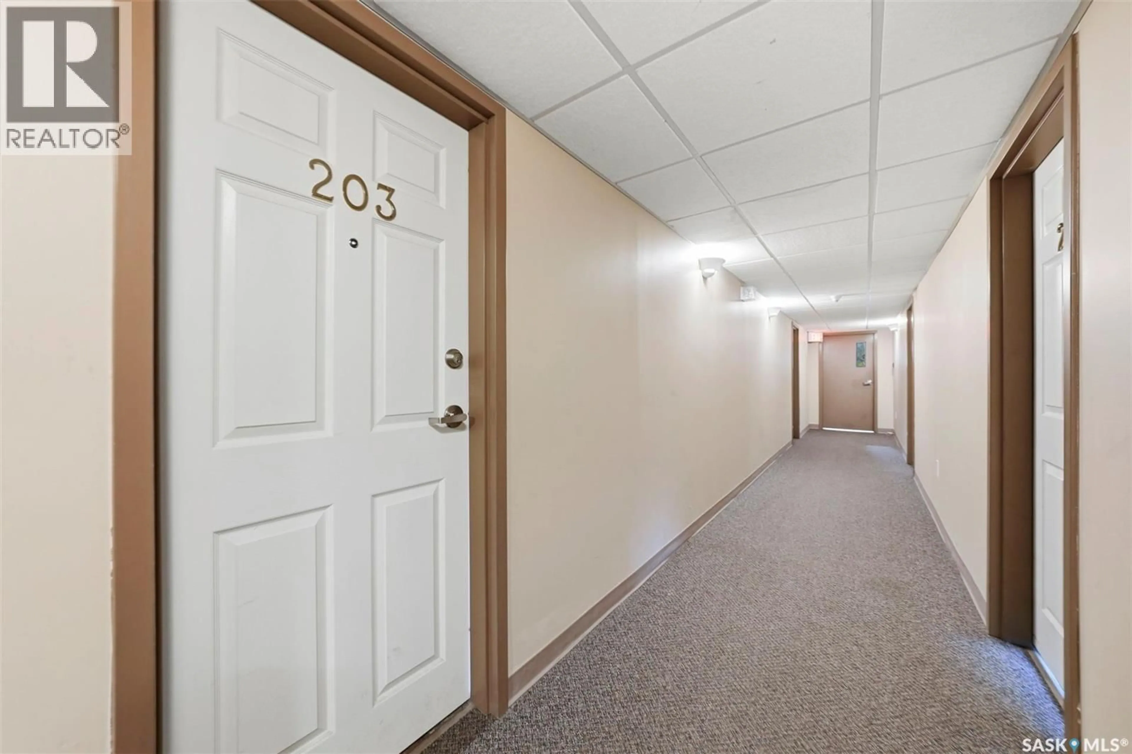 Indoor foyer for 203 - 515 28TH STREET, Prince Albert Saskatchewan S6V1X8