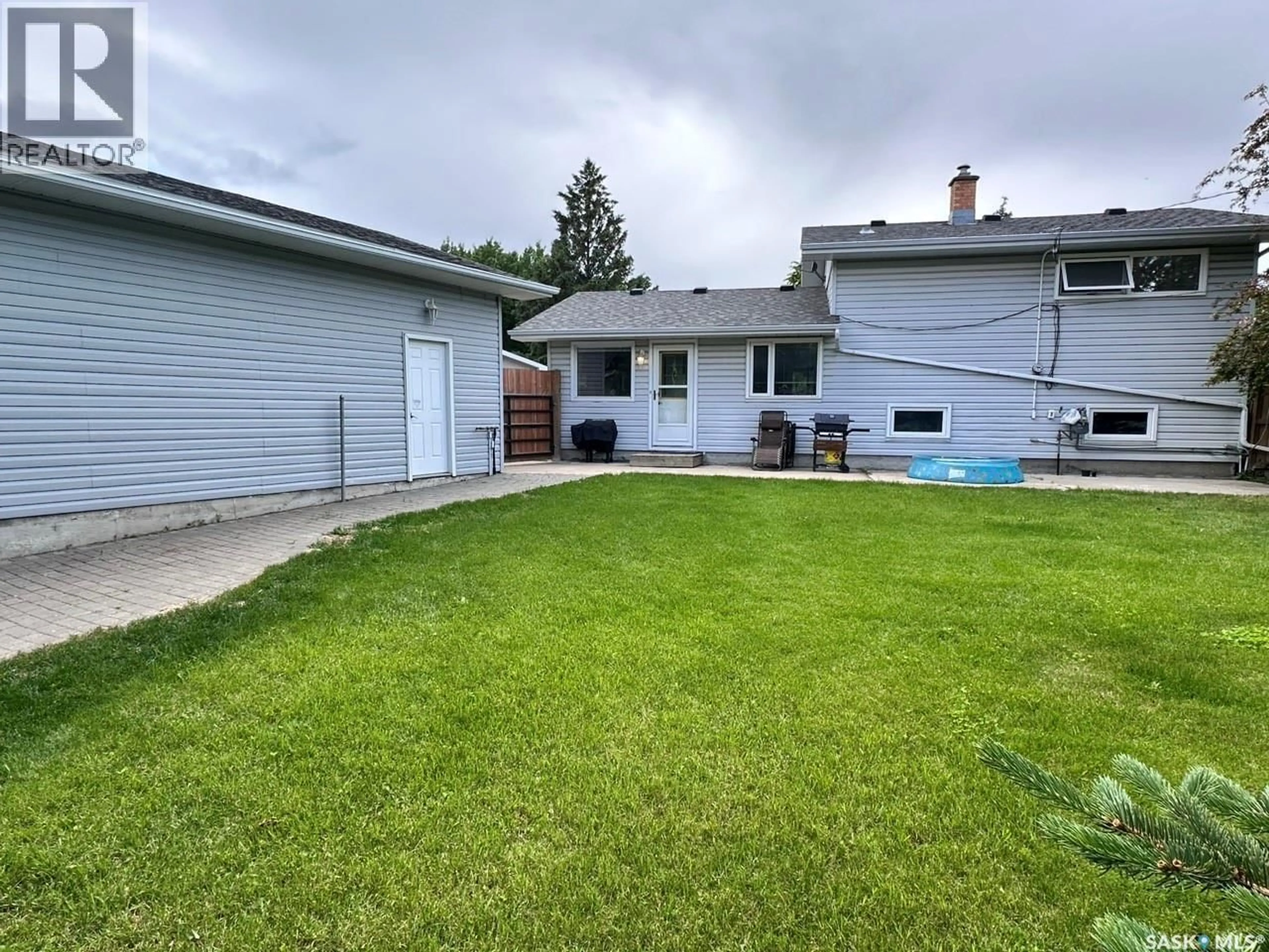 A pic from outside/outdoor area/front of a property/back of a property/a pic from drone, street for 19 SAMPSON PLACE, Regina Saskatchewan S4R4R5