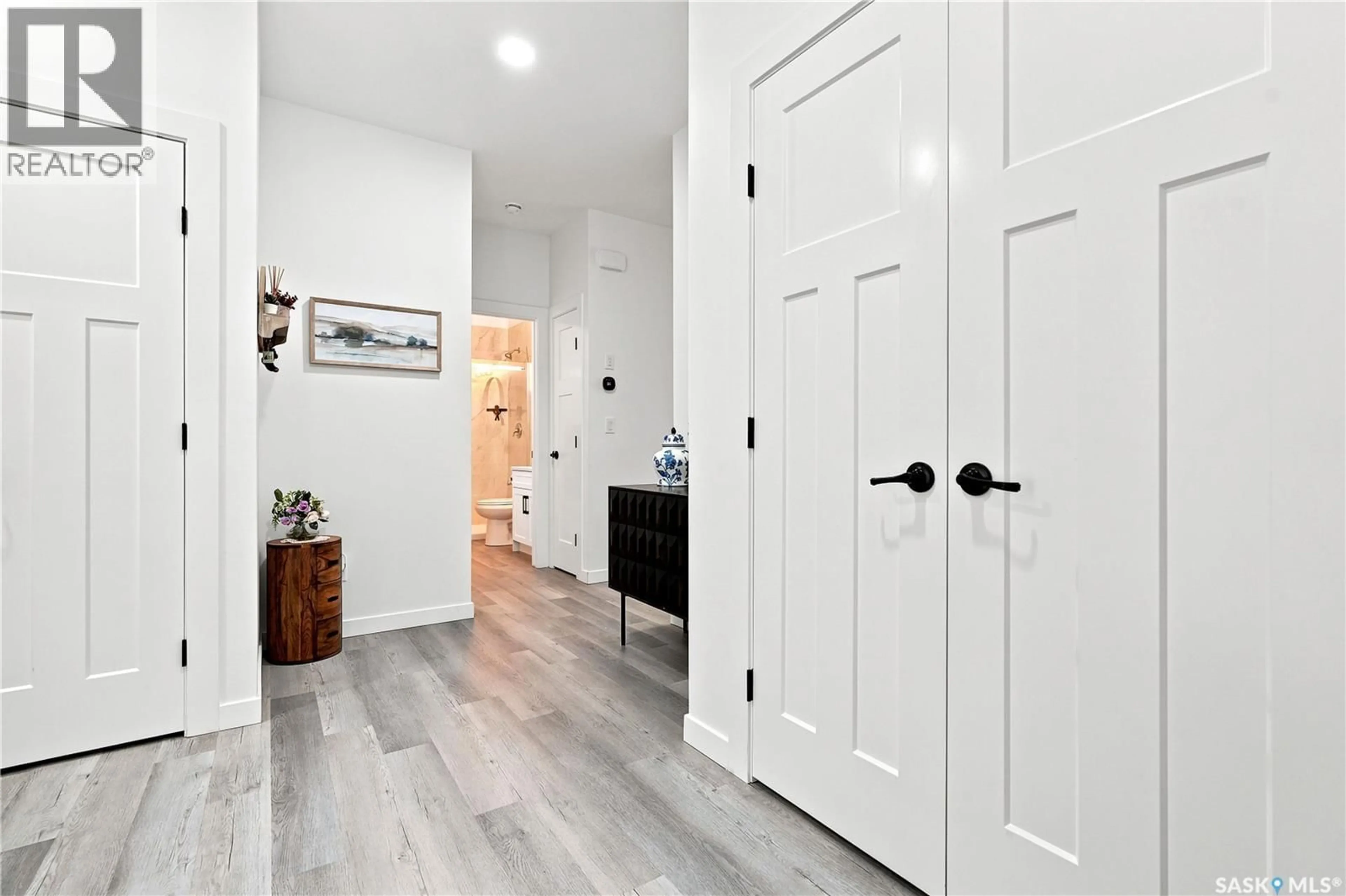 Indoor entryway for 530 TASKAMANWA STREET, Saskatoon Saskatchewan S7V1P8