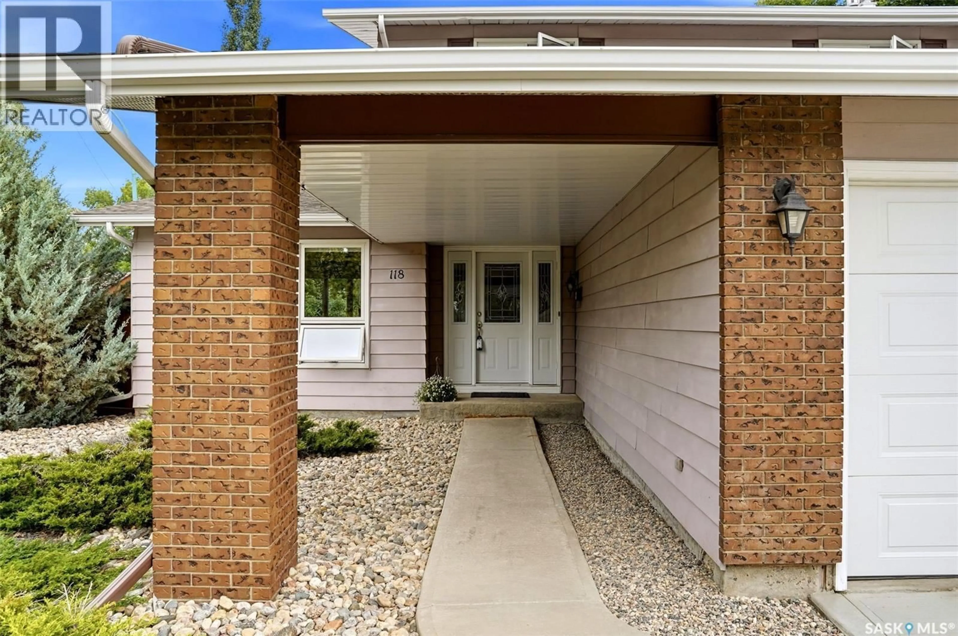 Home with brick exterior material, street for 118 LINCOLN DRIVE, Regina Saskatchewan S4S6R3