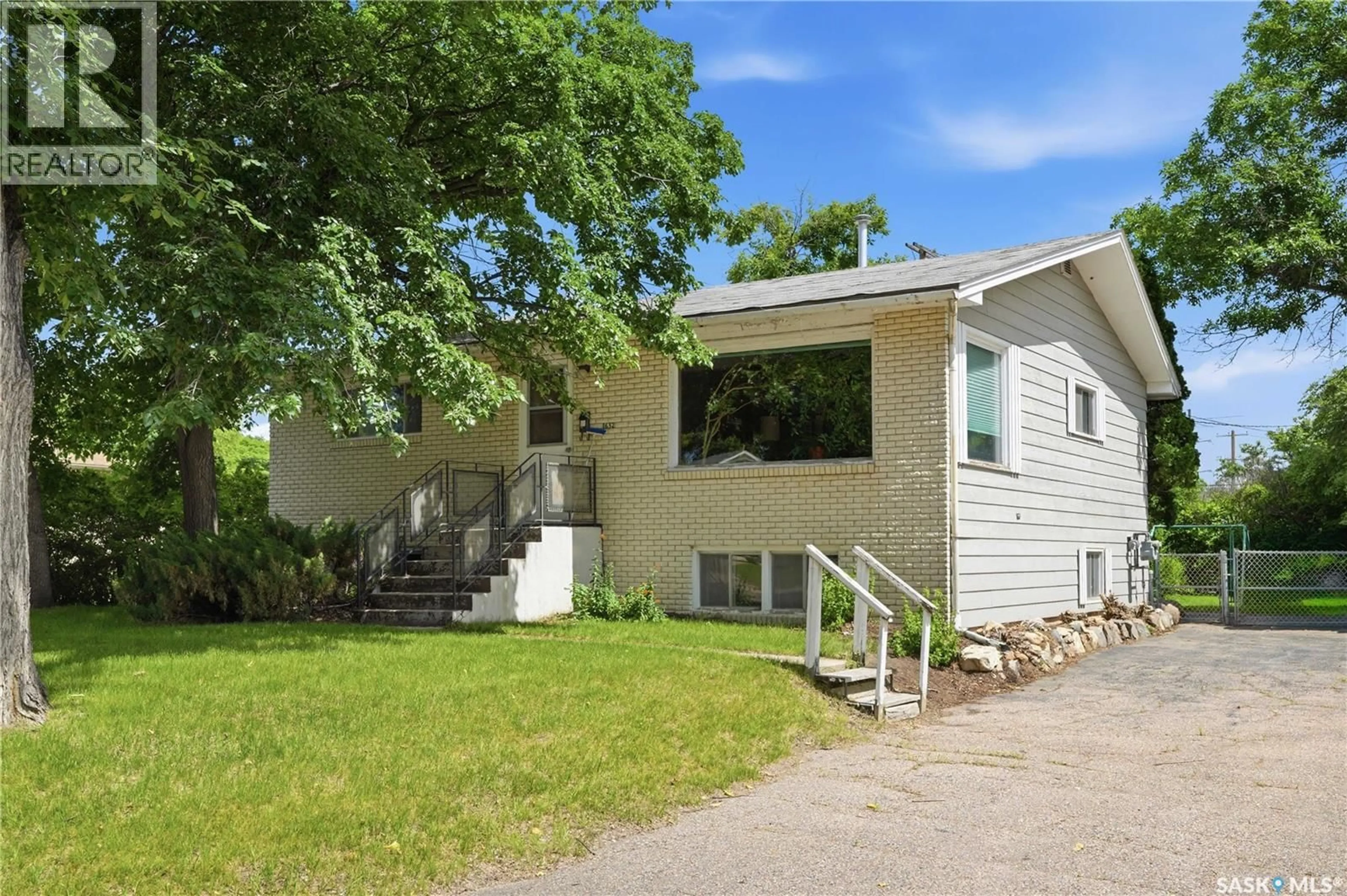Home with vinyl exterior material, street for 1632 9TH AVENUE, Saskatoon Saskatchewan S7K3A1