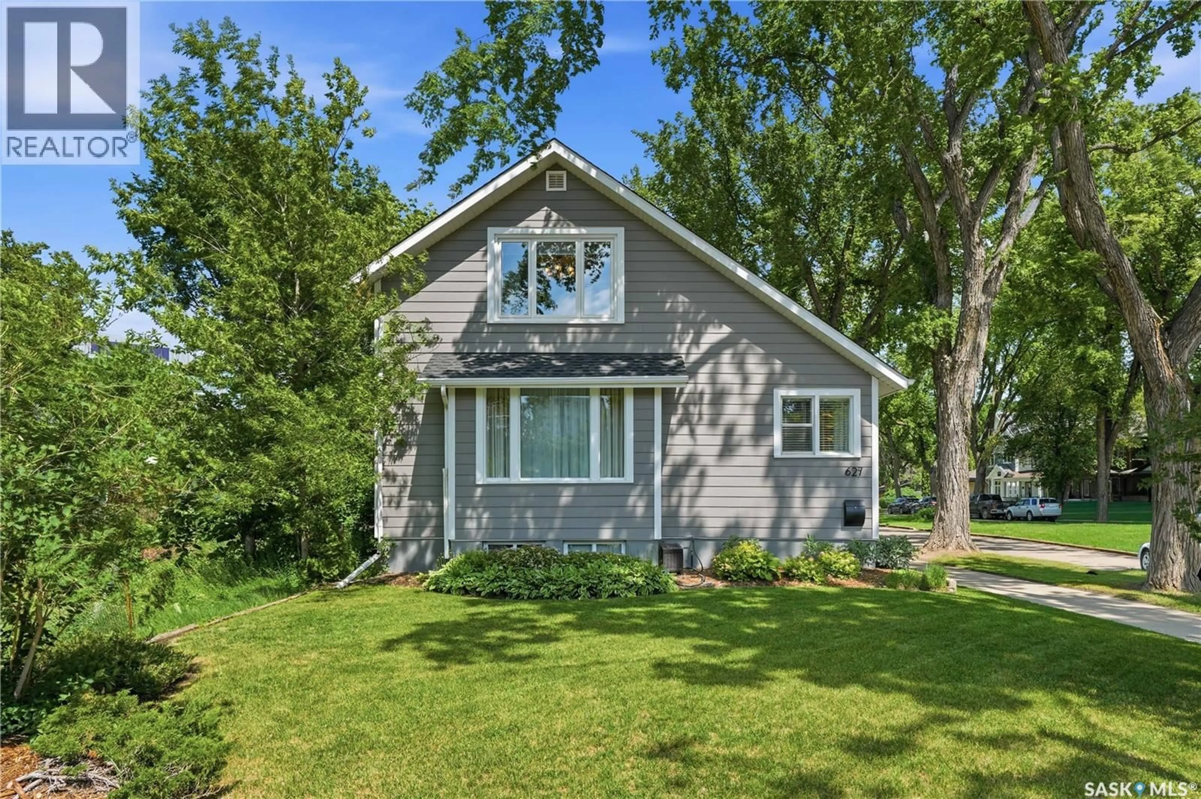 Home with vinyl exterior material, street for 627 12TH STREET, Saskatoon Saskatchewan S7N0H3