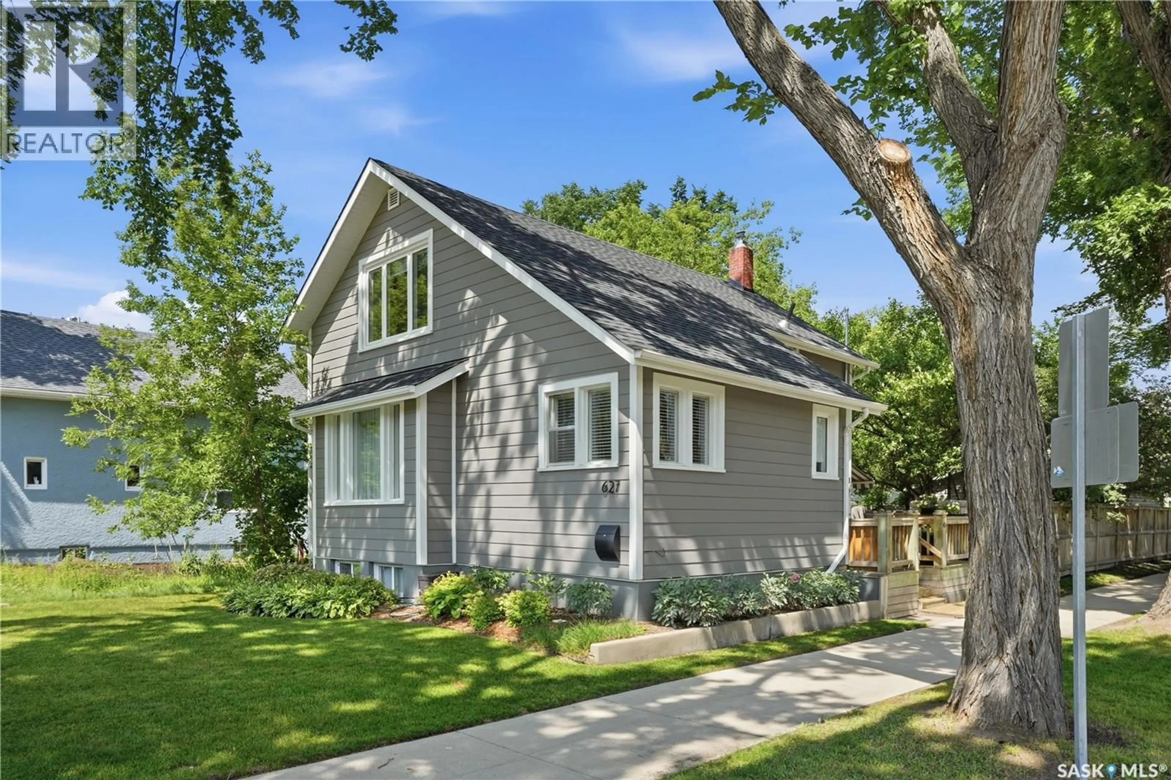 Home with vinyl exterior material, street for 627 12TH STREET, Saskatoon Saskatchewan S7N0H3